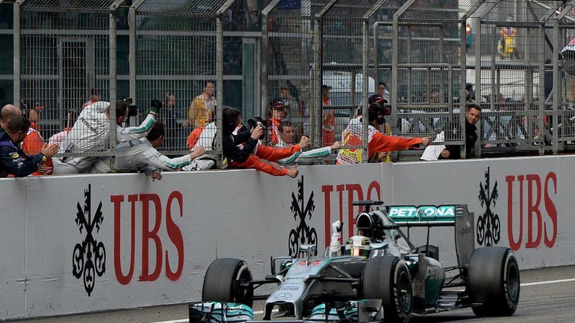 Alonso acaba tercero en un gran premio dominado por Hamilton