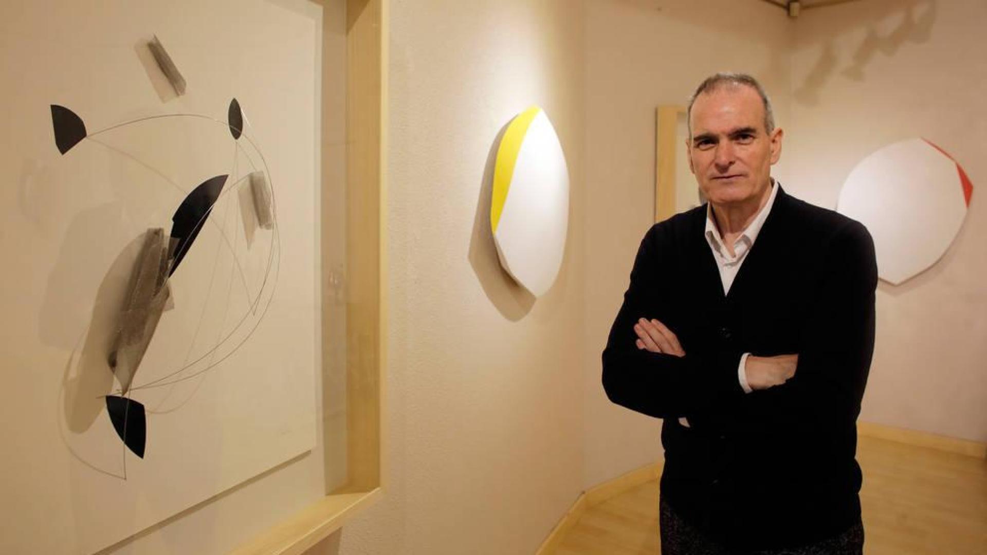 Curvas que evocan abrazos en la muestra 'Formas y Volumenes', de Iñaki Ormaechea