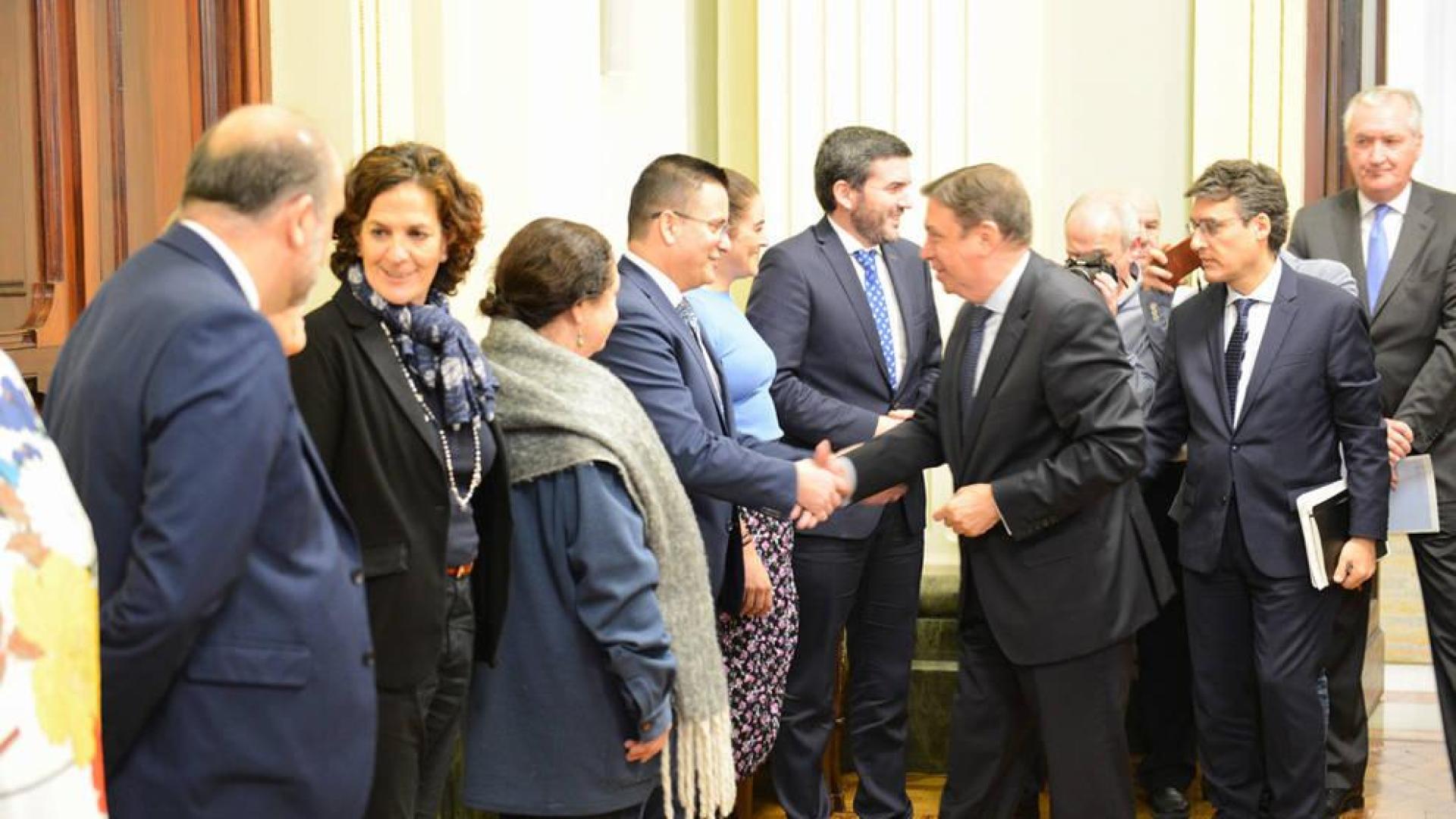 Itziar Gómez traslada al ministro Planas la necesidad de eliminar las prácticas abusivas en distribución