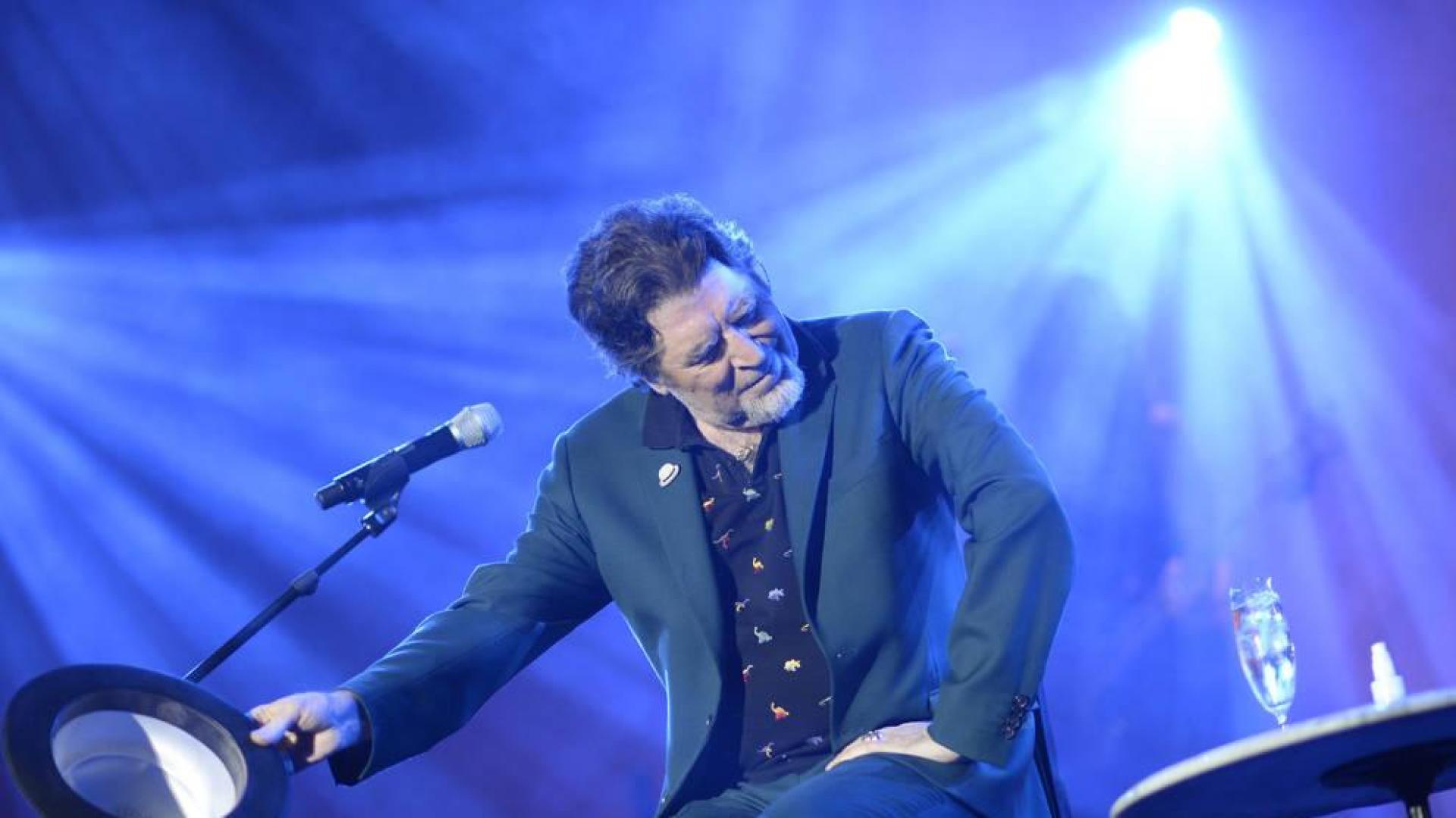 Joaquín Sabina se queda "mudo" y abandona un "mal concierto" en Madrid