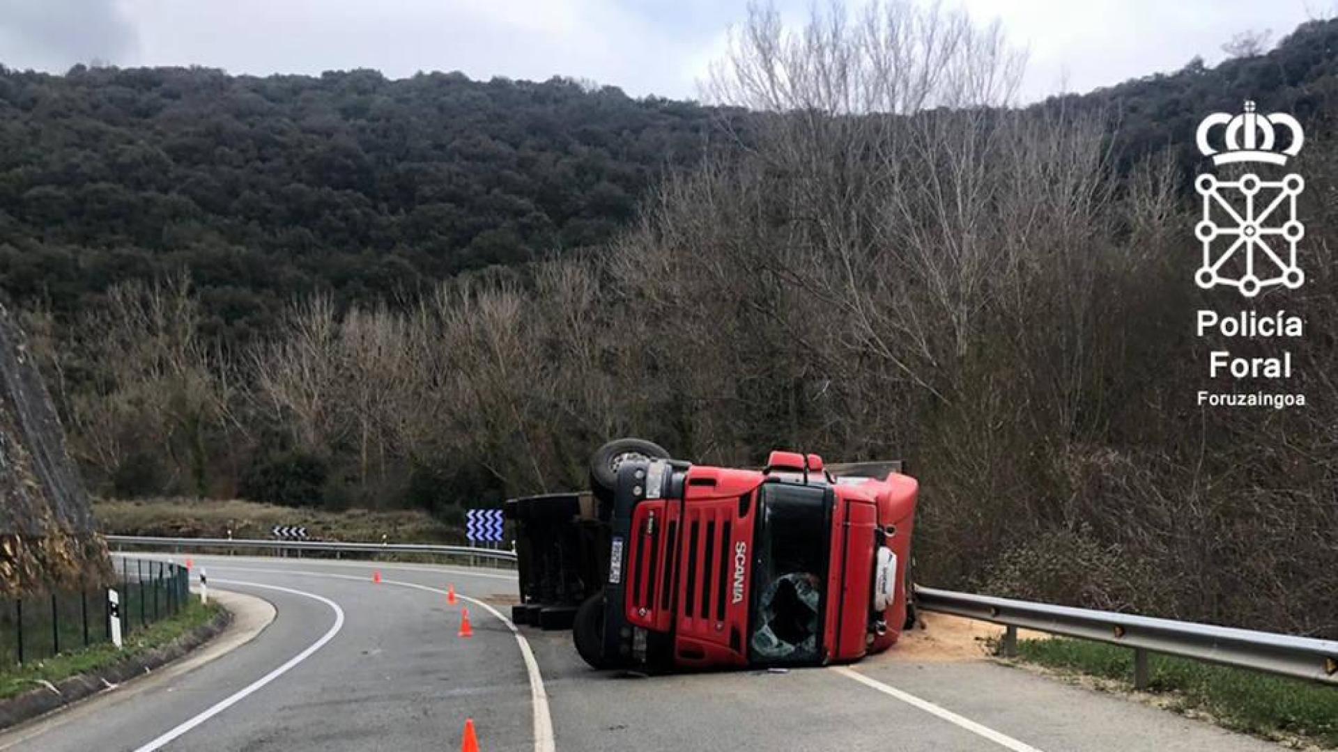 Herido leve un camionero en un accidente en la NA-132-A, en Acedo