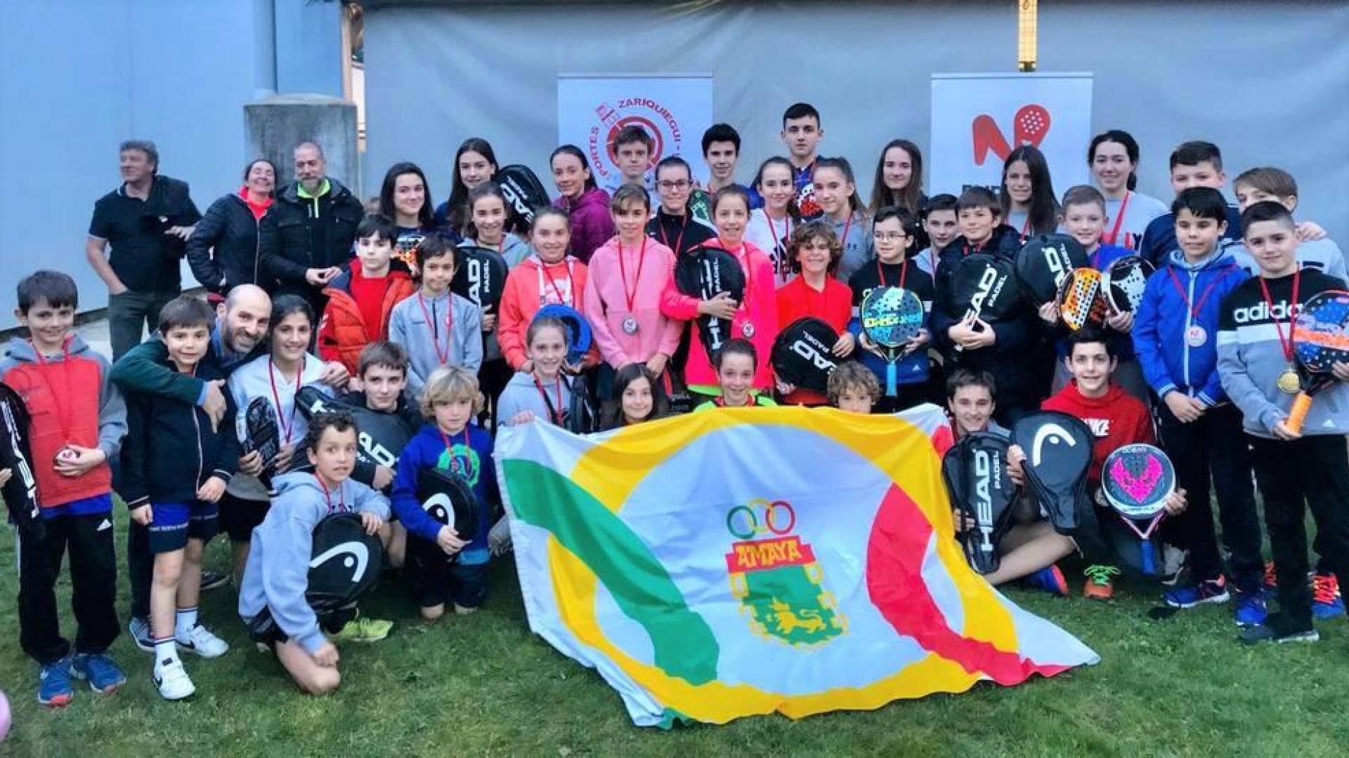 Foto de campeones del campeonato.