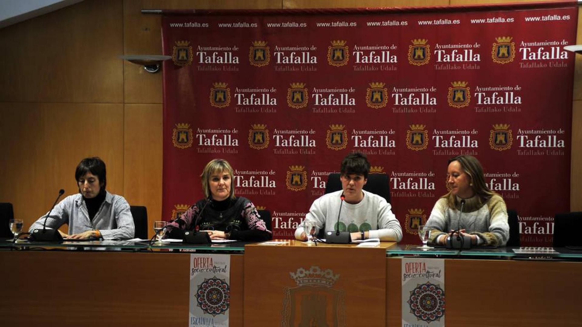 Desde la izda., Aurora Beroiz, Marta Lerga, Goizeder Juango e Imelda Mañeru en la presentación.