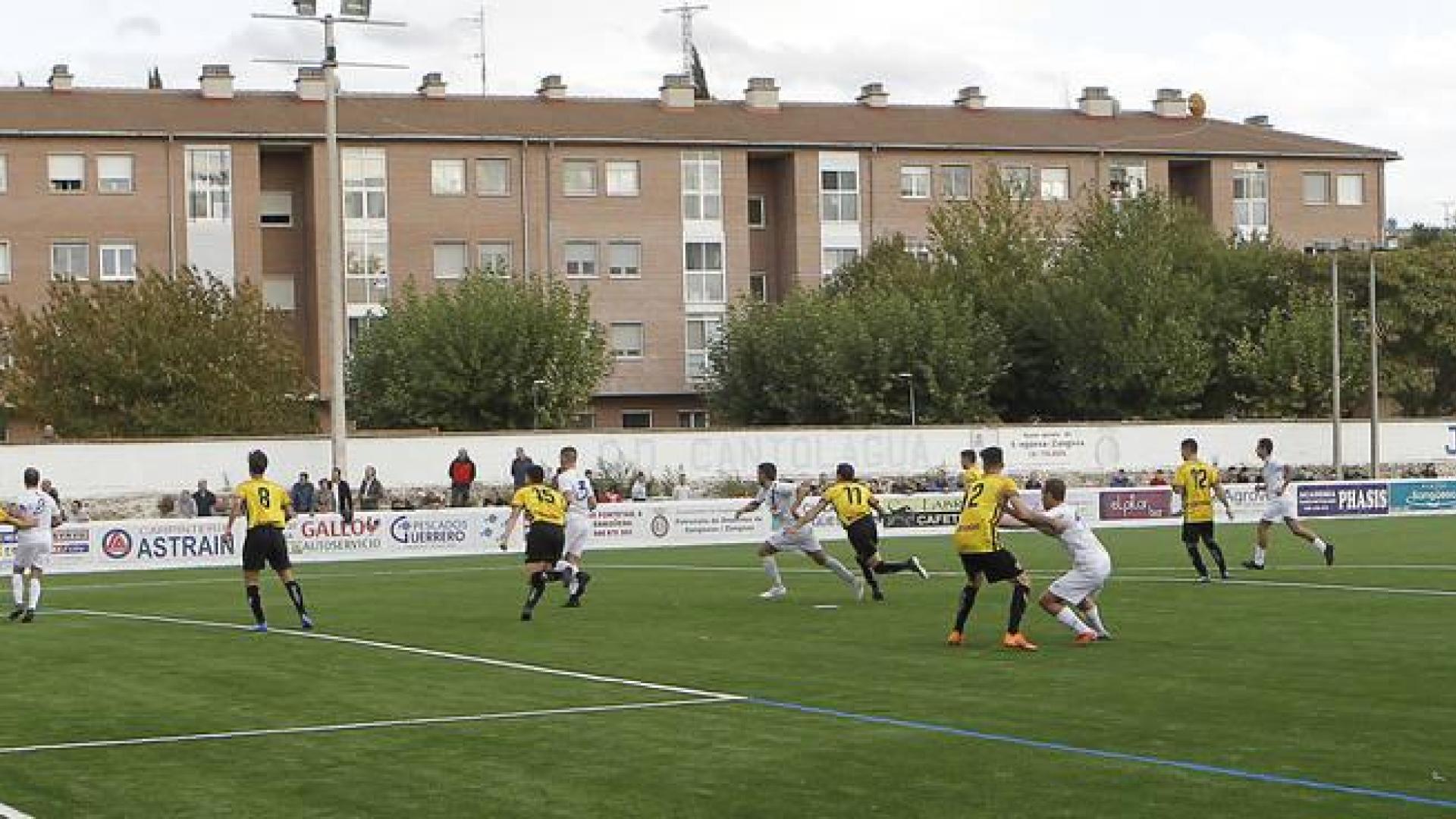 El Cantolagua estrenó el nuevo campo de hierba artificial de Sangüesa en octubre ante el Zirauki y con victoria.