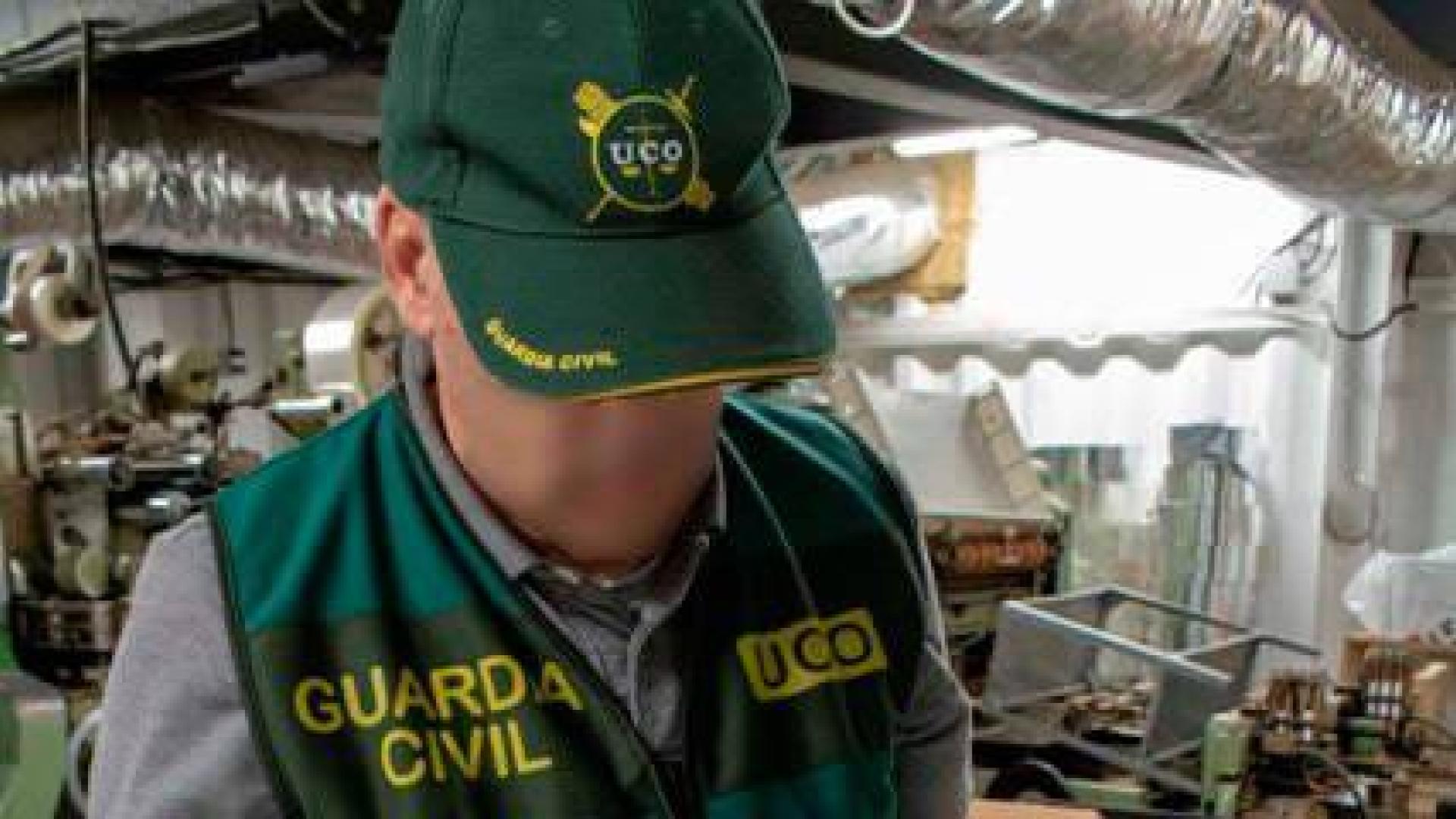 Desmantelan en Málaga una fábrica clandestina de tabaco oculta en una cuadra