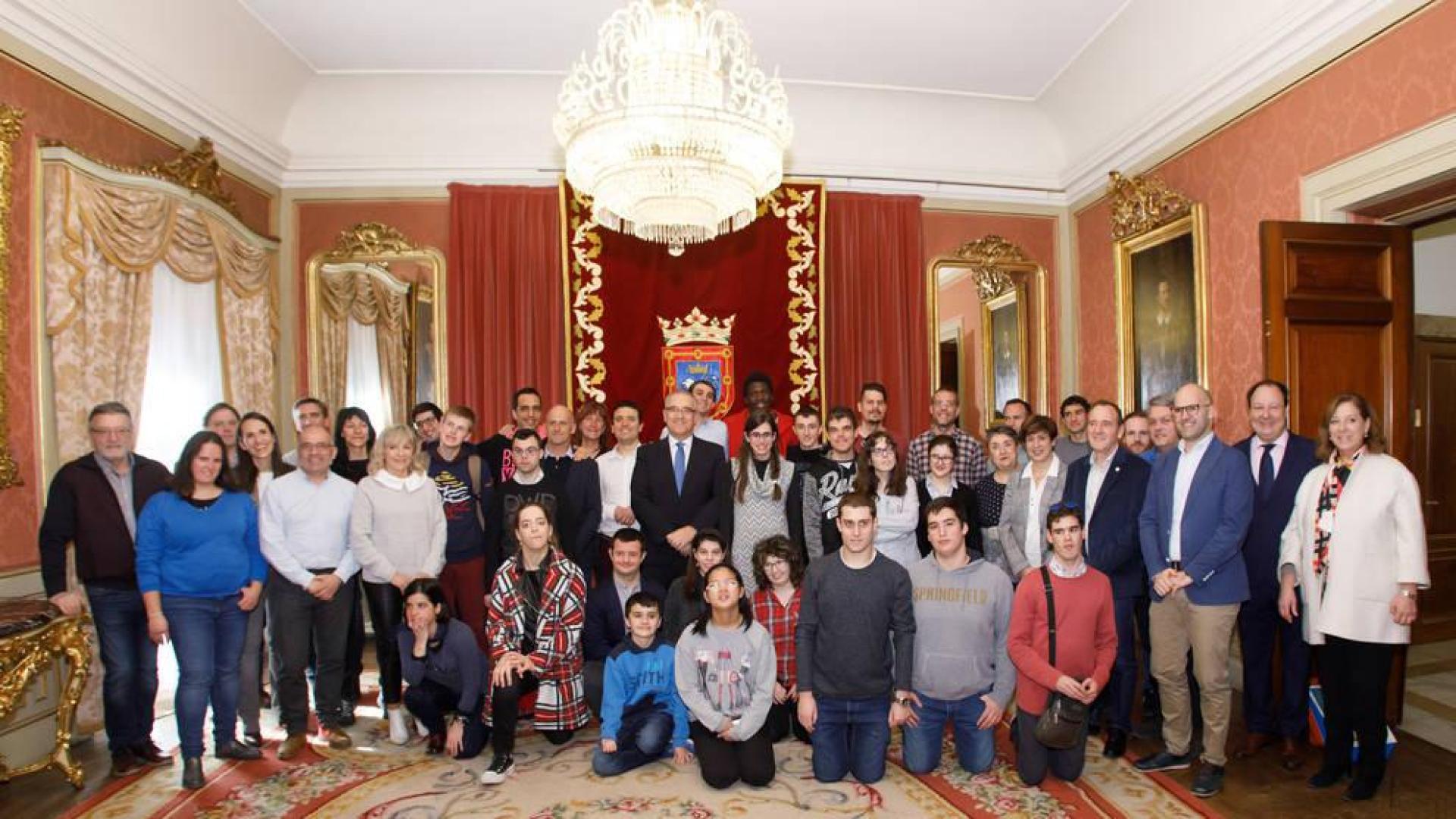 El Ayuntamiento recibe a deportistas ganadores en modalidades adaptadas
