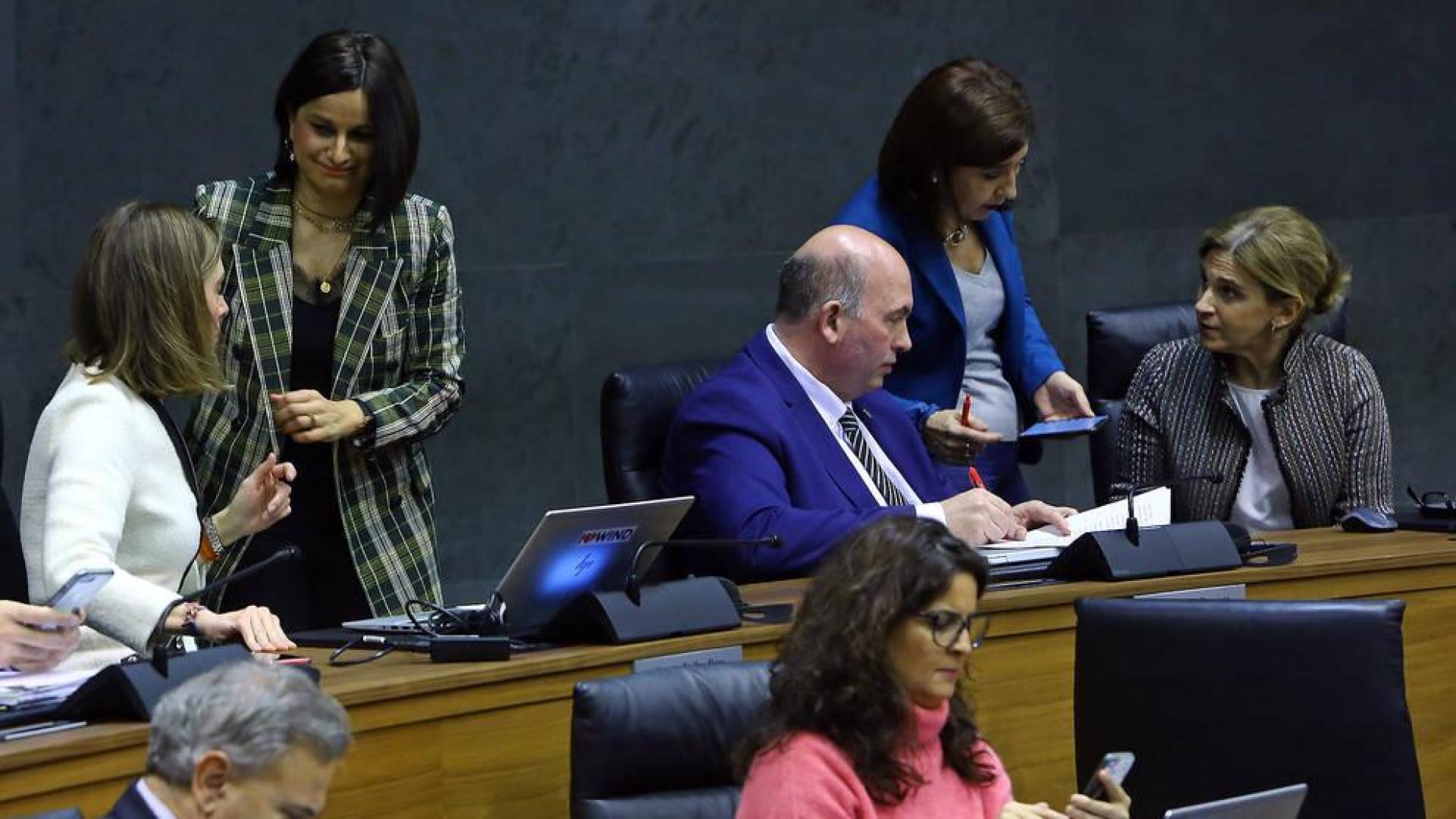 Rechazada una ley de Nav+ para equiparar los permisos de paternidad y maternidad