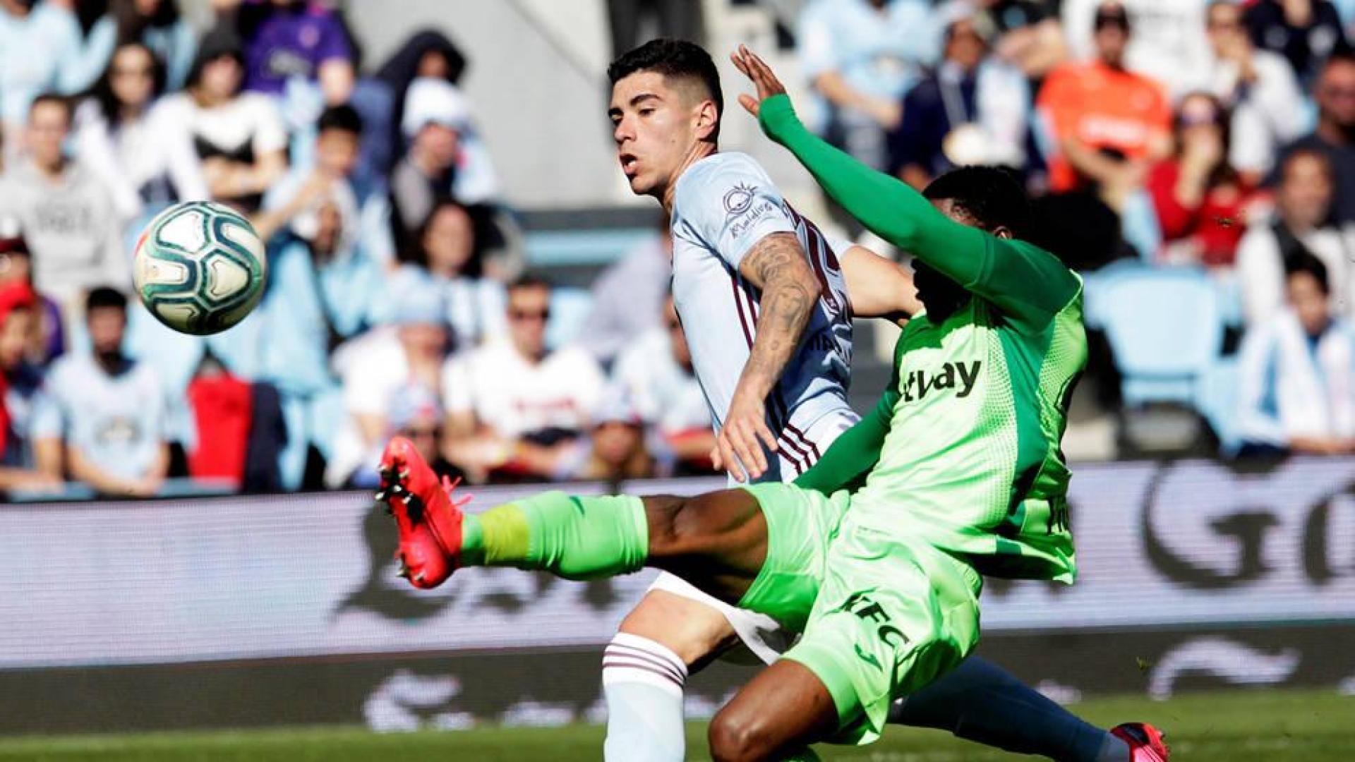 El Celta se repone a una expulsión y termina saliendo del descenso