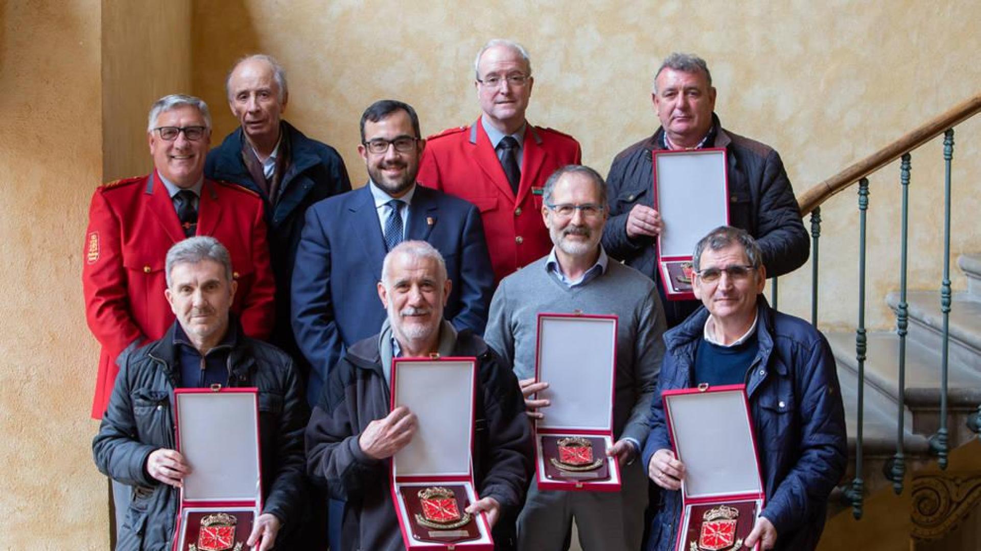El Gobierno homenajea a los seis agentes de la Policía Foral jubilados el pasado año
