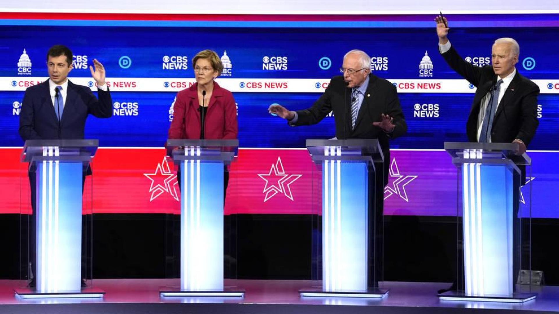 Los rivales de Sanders tratan de pararlo en el debate previo al Súper Martes