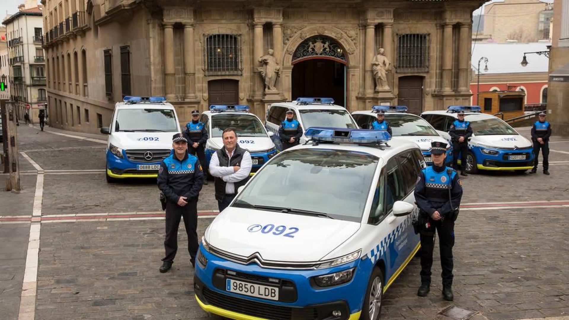 Policía Municipal amplía su parque móvil con cuatro coches y dos furgones nuevos