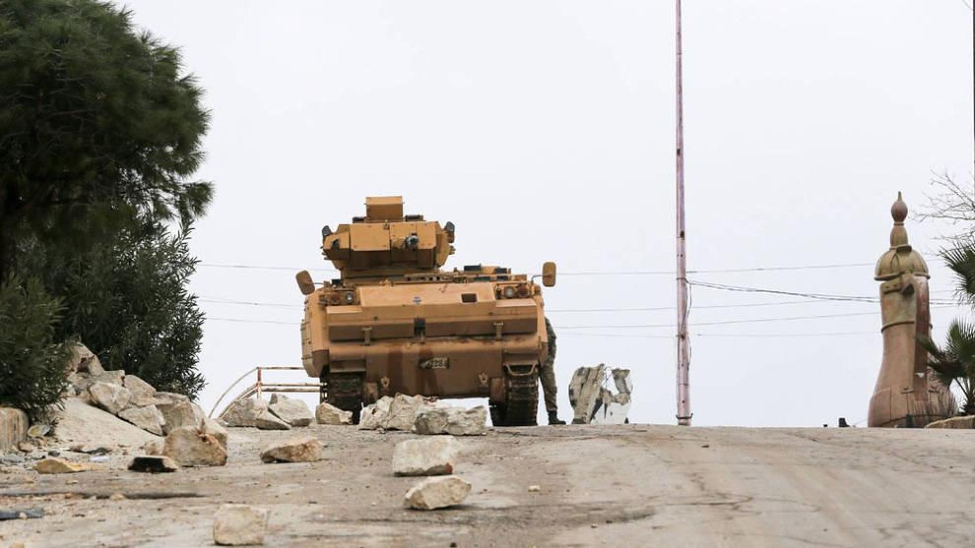 Turquía ataca objetivos de Siria en respuesta a la muerte de 33 de sus militares