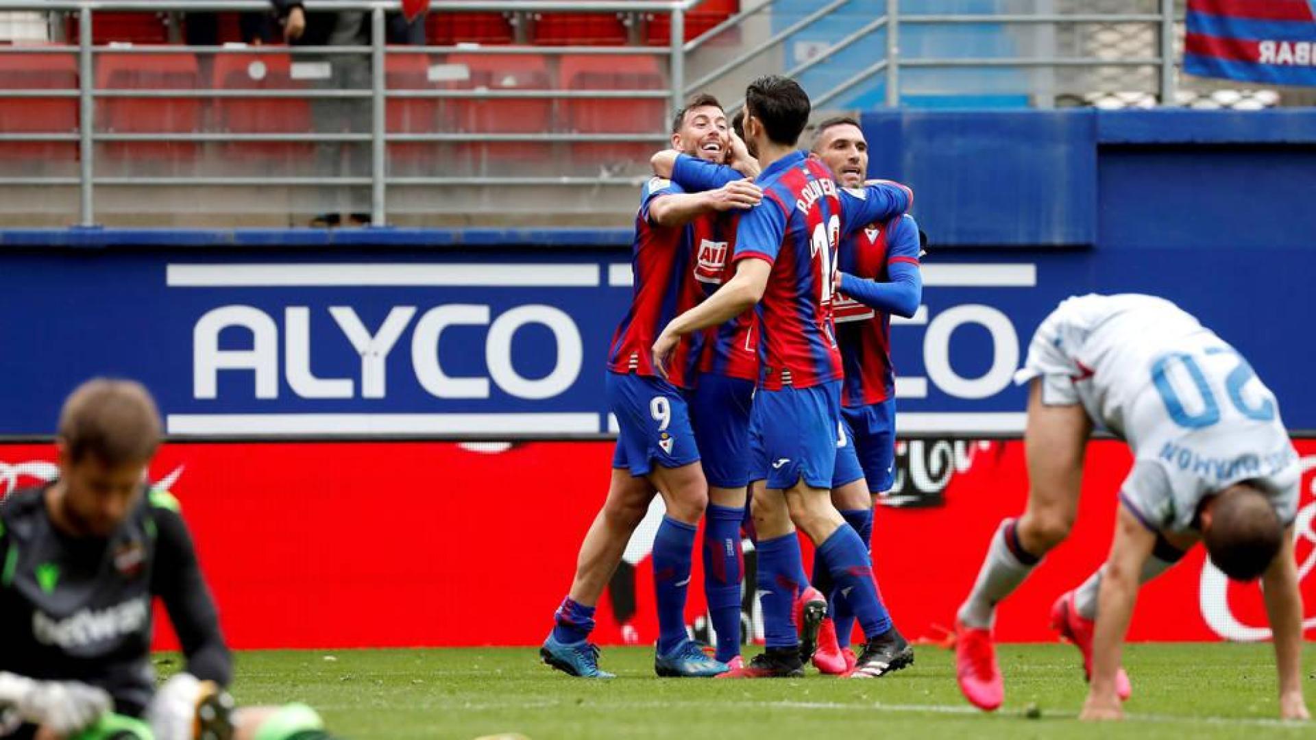 El Eibar pisa fuerte el escalón de la permanencia tras ganar al Levante