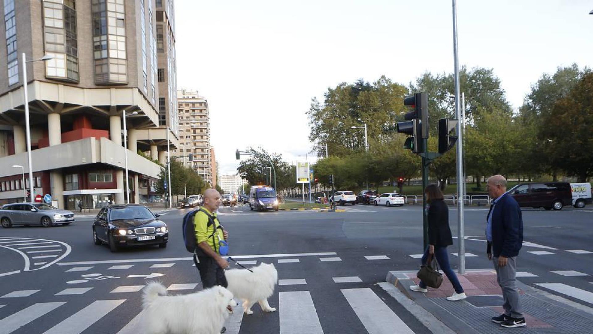 El cruce entre la avenida del Ejército y Pío XII, ¿Semáforo o rotonda?