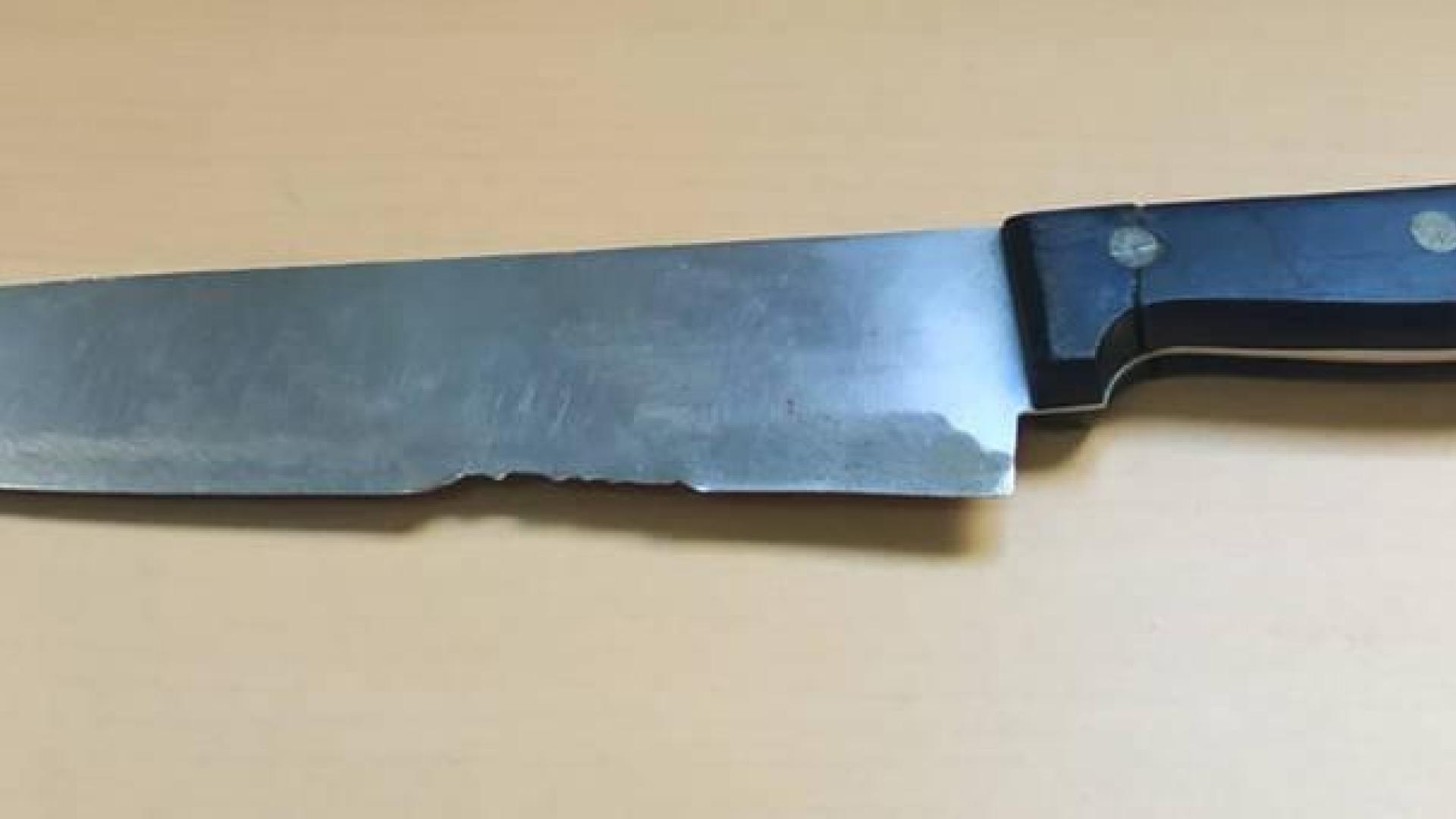 El cuchillo que se le intervino al detenido.