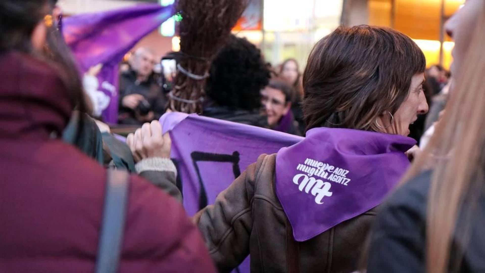 Multitudinaria manifestación por el Día de la Mujer en la capital navarra