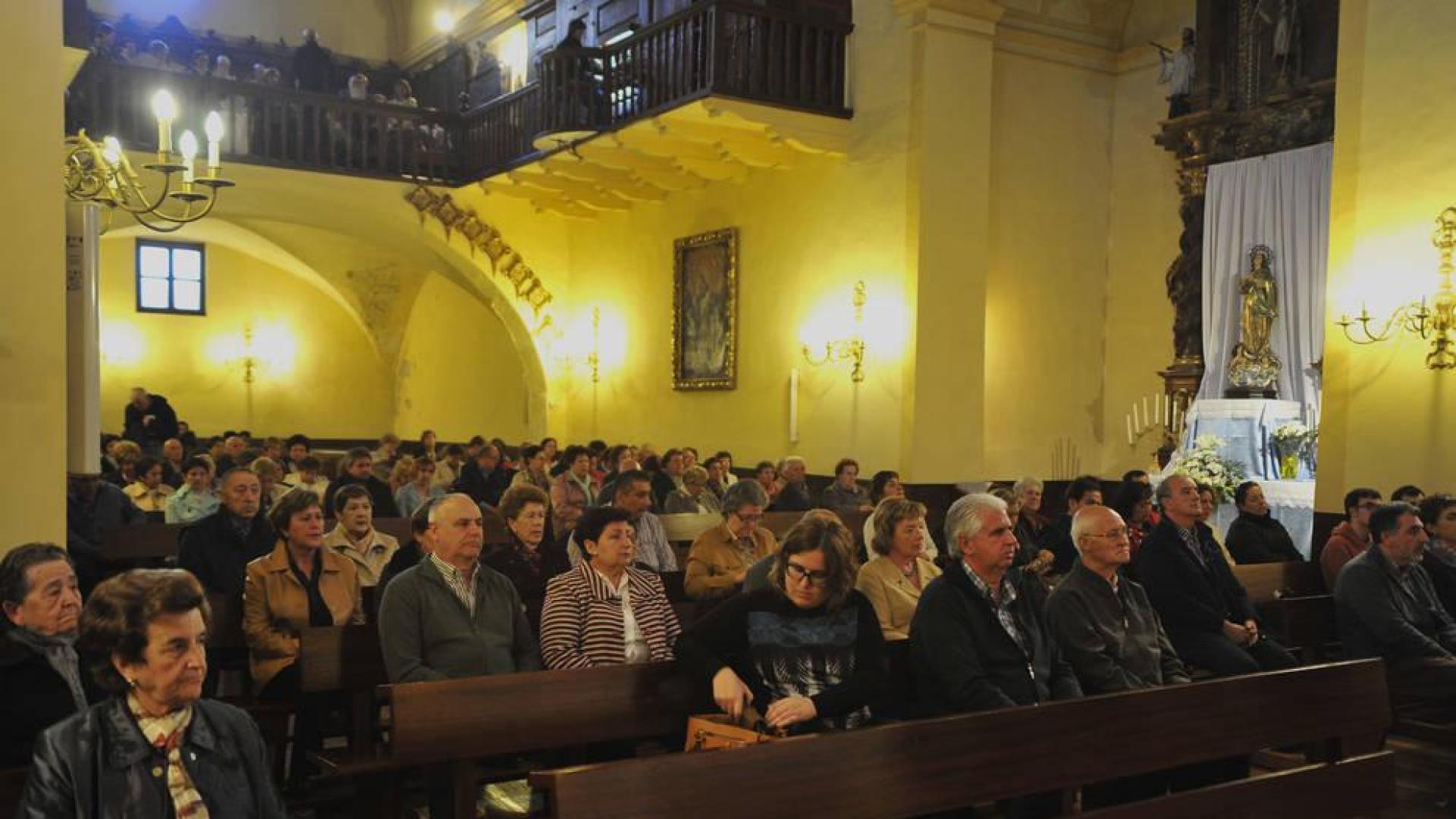 Funes destina la colecta de la misa de reparación a arreglar las tumbas