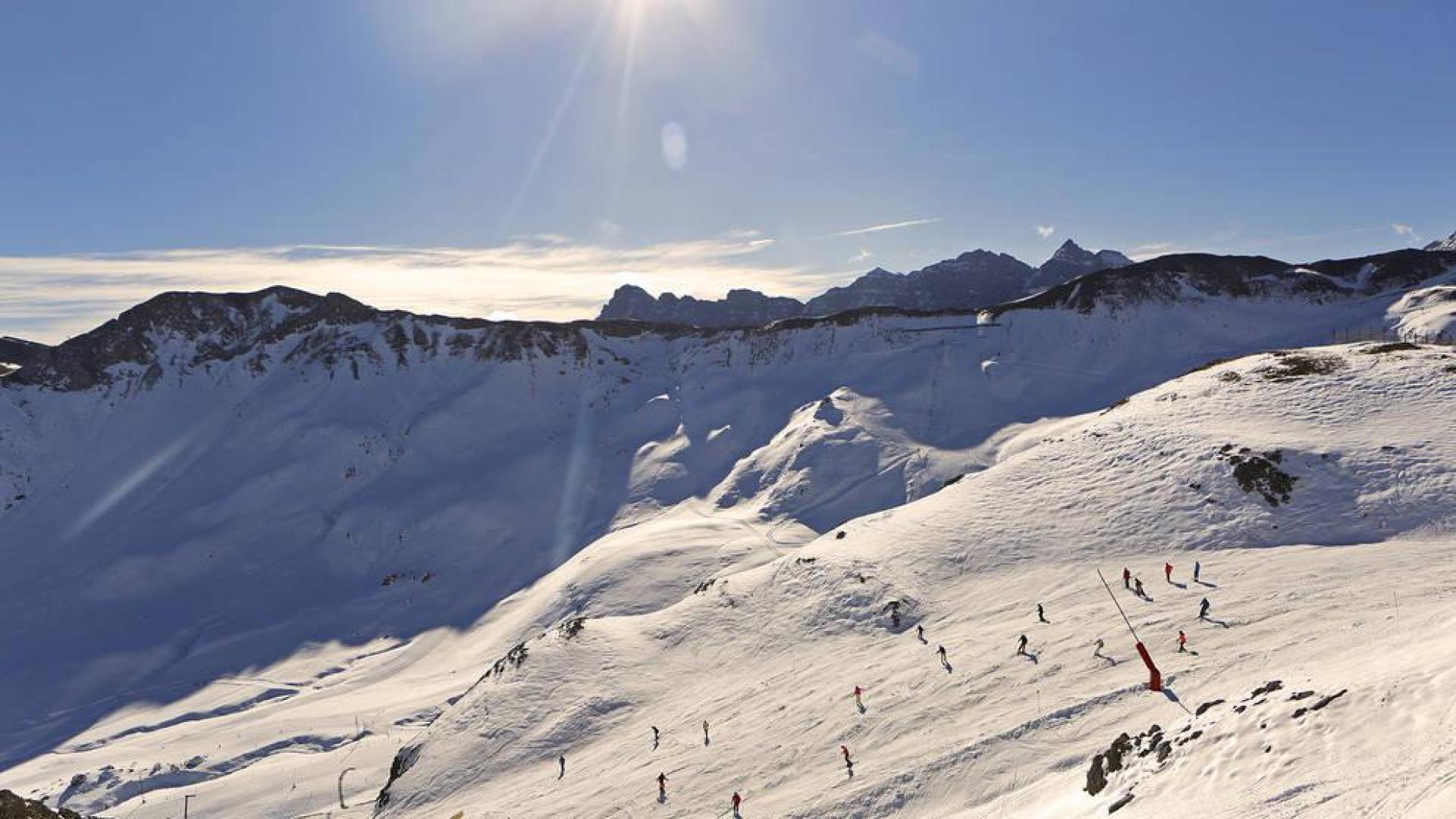 Muere un monitor de esquí en la estación de Formigal sepultado por un alud