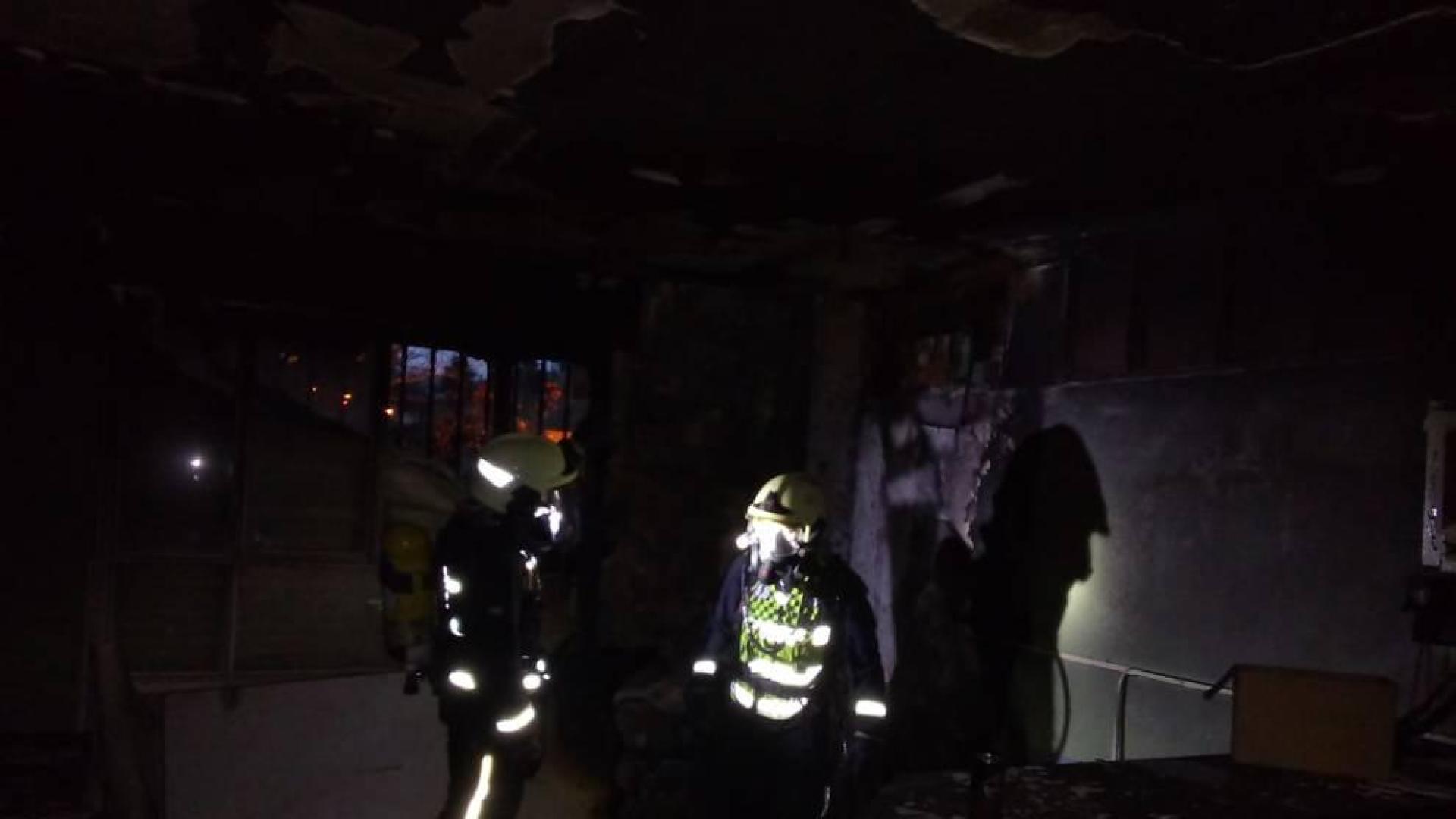 Los bomberos de Lodosa han apagado un incendio en el bar de las piscinas de Sesma