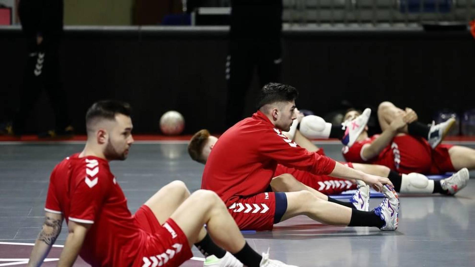 Imágenes del Osasuna Magna durante el entrenamiento en Málaga, donde jugará la Copa de España.