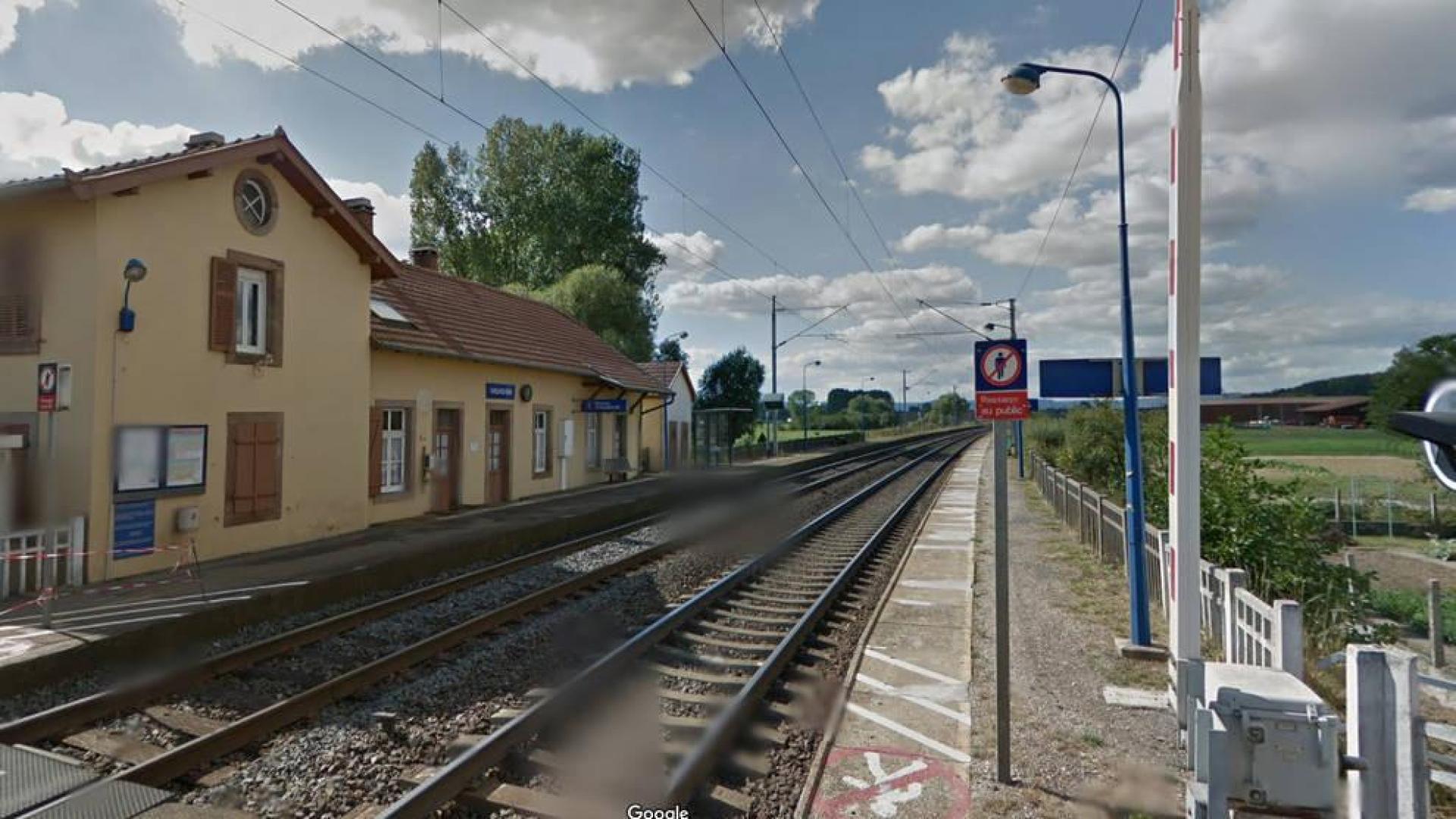 Veintiún heridos, uno grave, al descarrilar un tren cerca de Estrasburgo