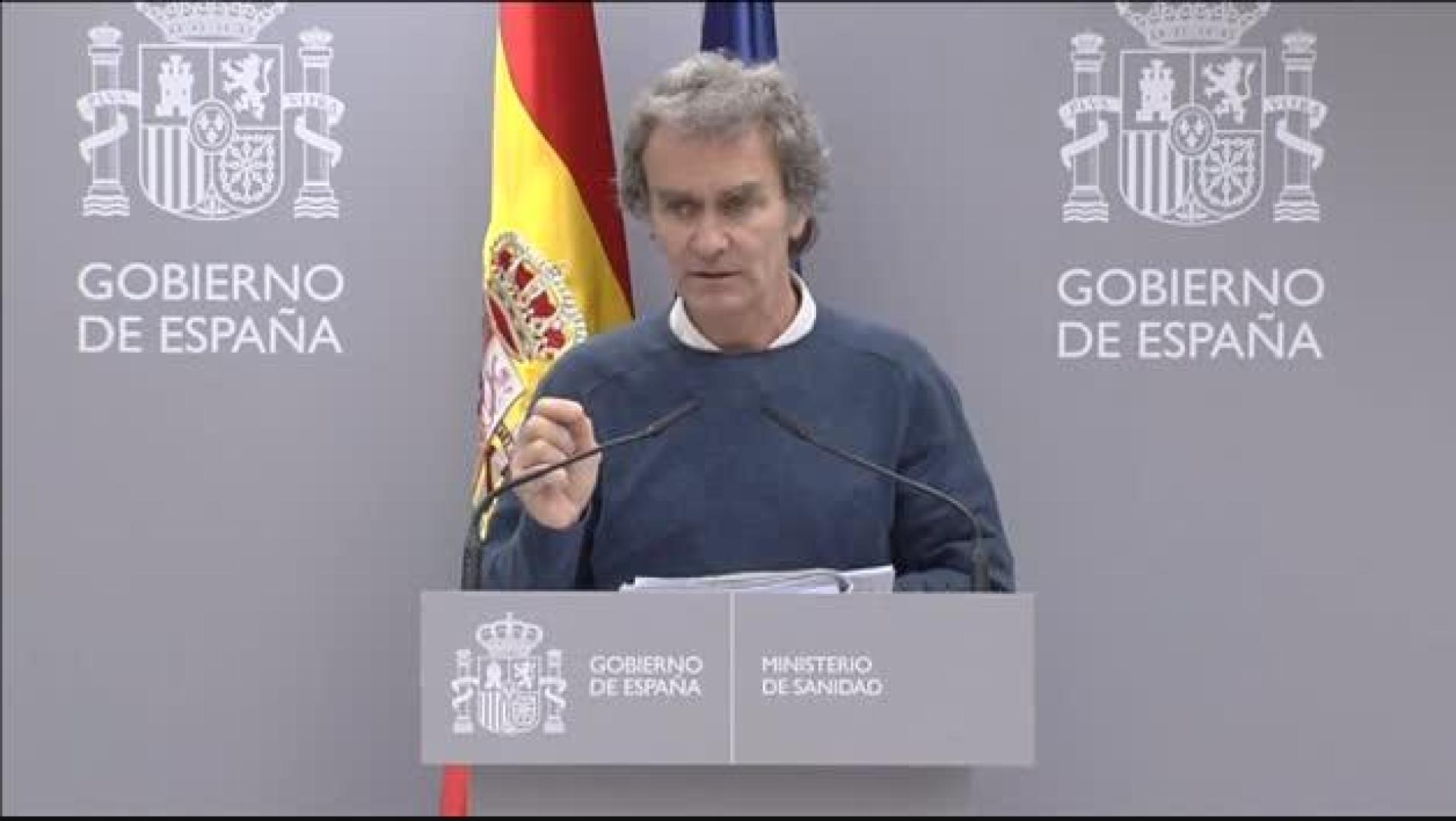 Fernando Simón: "Un contacto estrecho tiene que vigilarse los 14 días salga o no negativo, tenemos que ser responsables"