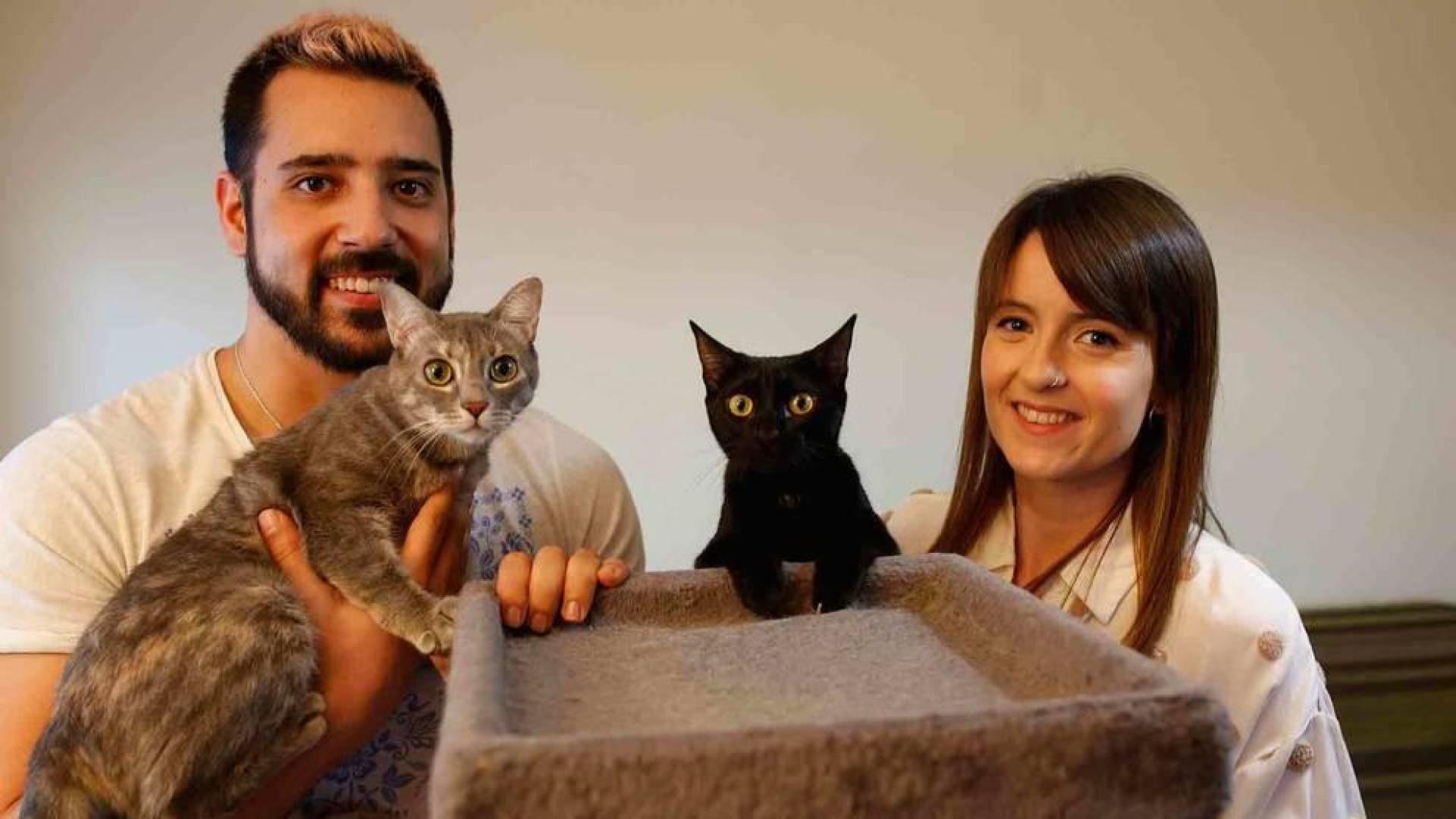 Alpu la superviviente y su amiga Juanola