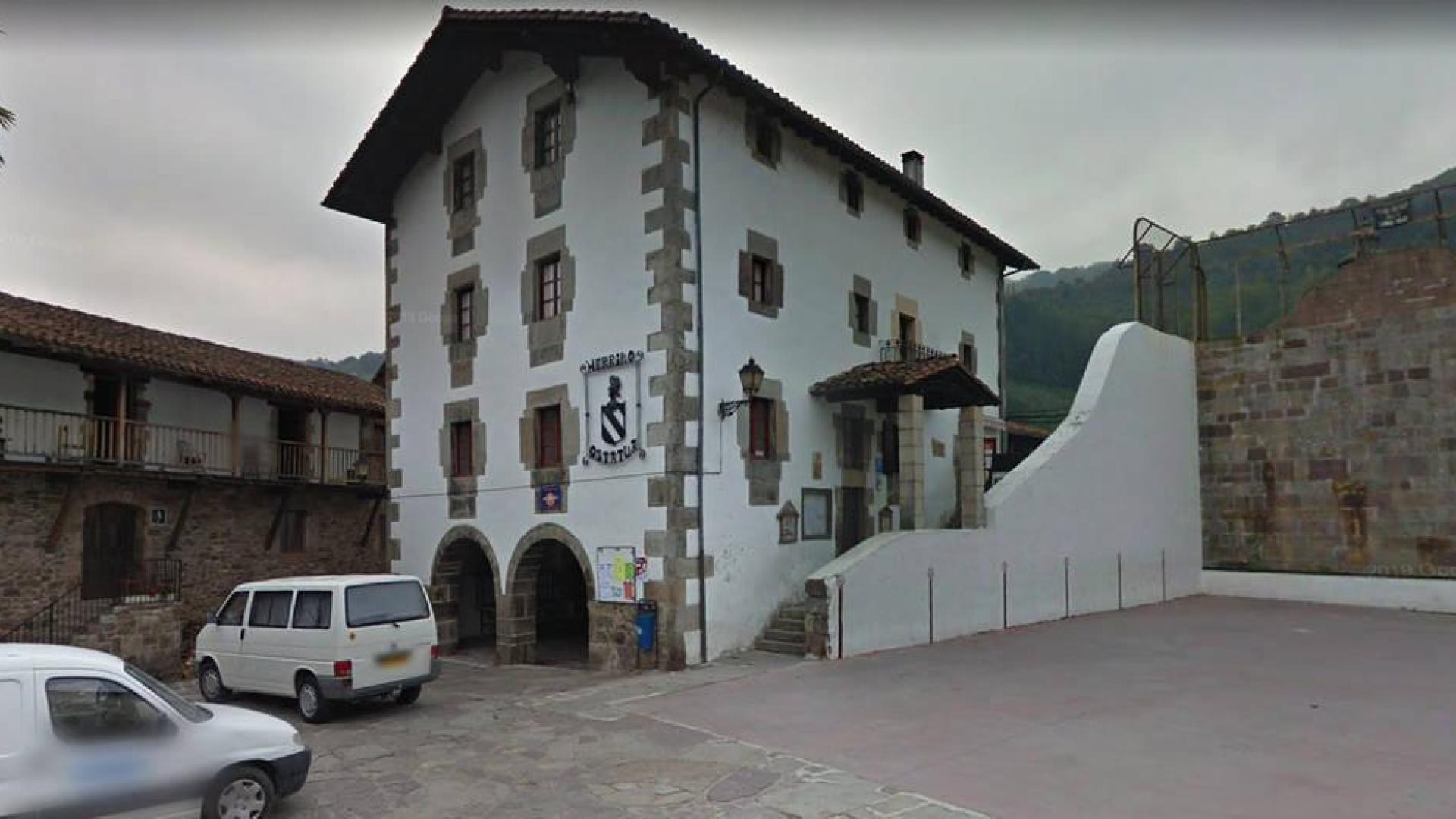 Herido un menor al clavarse un hierro en Zubieta