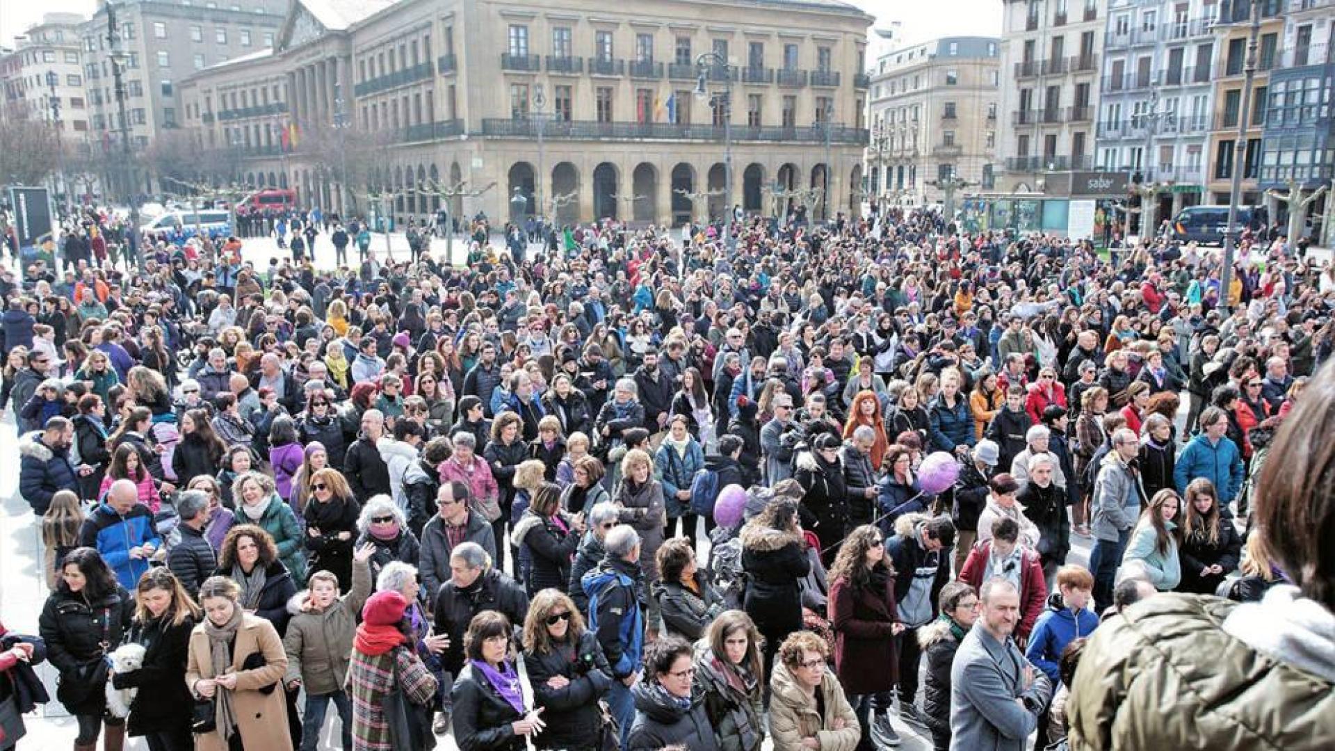 El colectivo feminista llama en Pamplona a "reforzar" la organización del feminismo