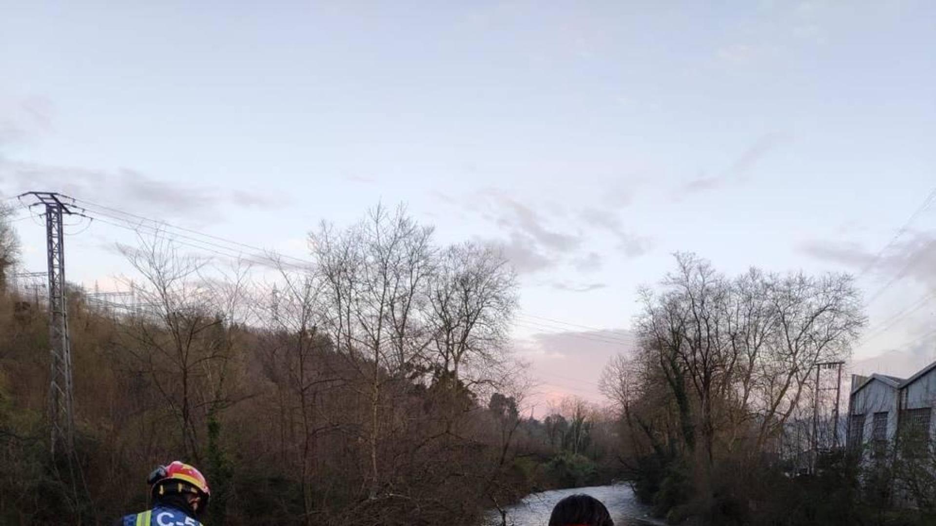 Tres desaparecidos al caer un coche al río Urumea, en Hernani
