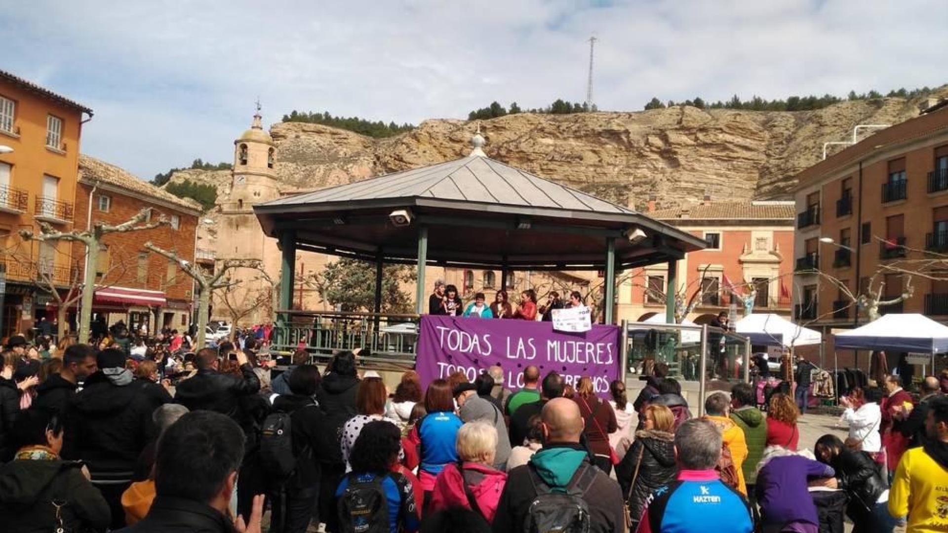Lodosa, Los Arcos, San Adrián y Aberin-Muniain de la Solana celebraron el Día de la Mujer con lecturas de comunicados, concentraciones y con el reconocimiento al trabajo realizado a lo largo de su vida