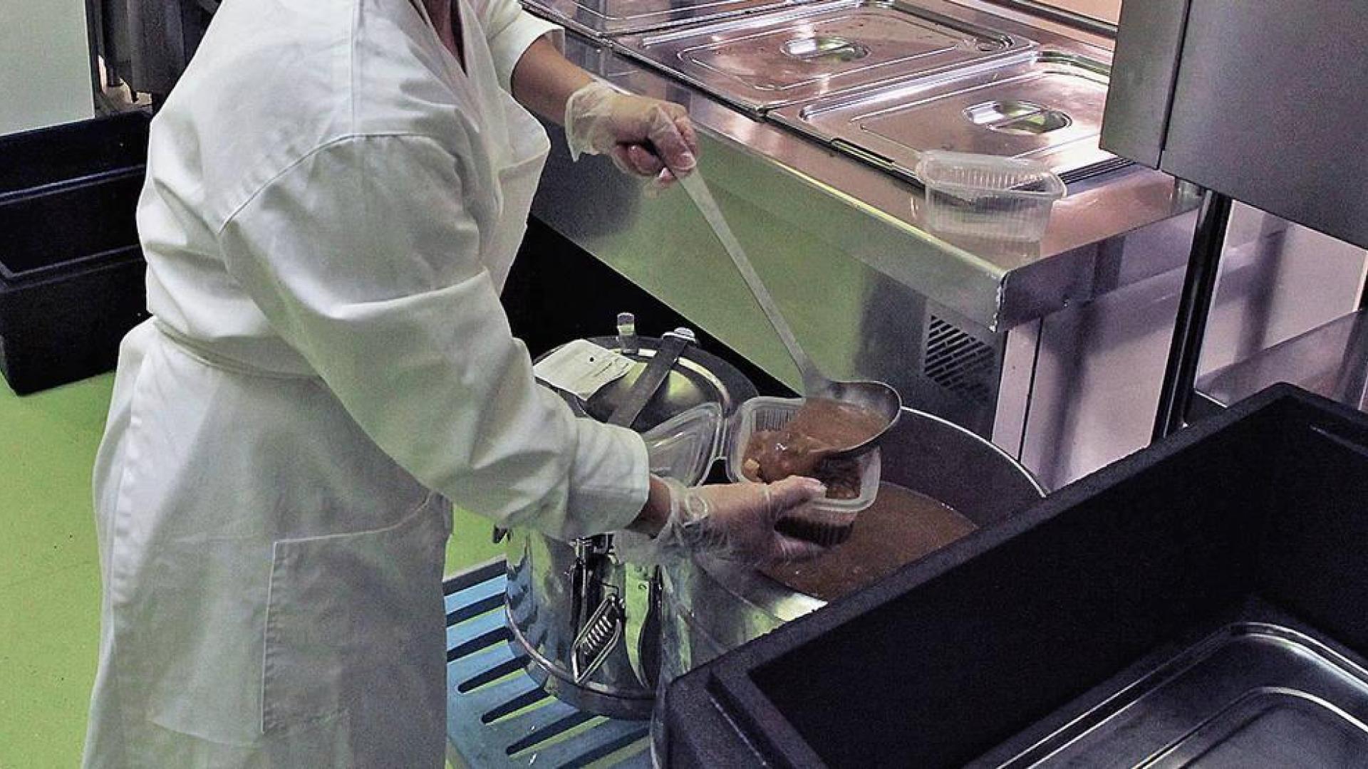 Adjudicado el contrato para la elaboración y suministro de los servicios de desayuno, comida y cena del comedor municipal de la calle del Carmen
