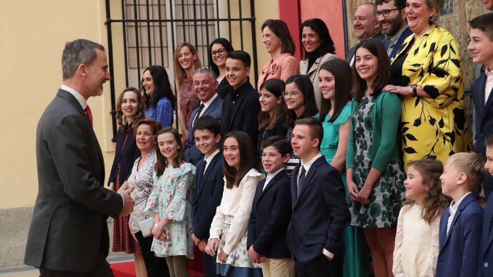 El Rey Felipe VI recibe en audiencia a los escolares ganadores del concurso escolar, `¿Qué es un Rey para ti?'