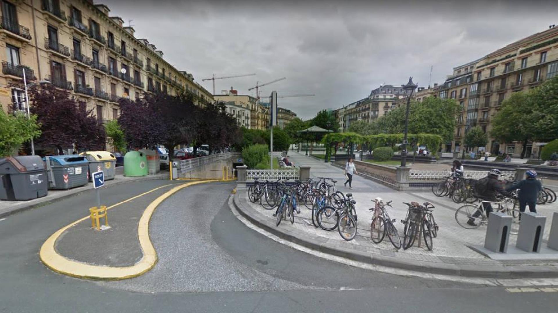 Entrada al aparcamiento de la plaza Easo de San Sebastián
