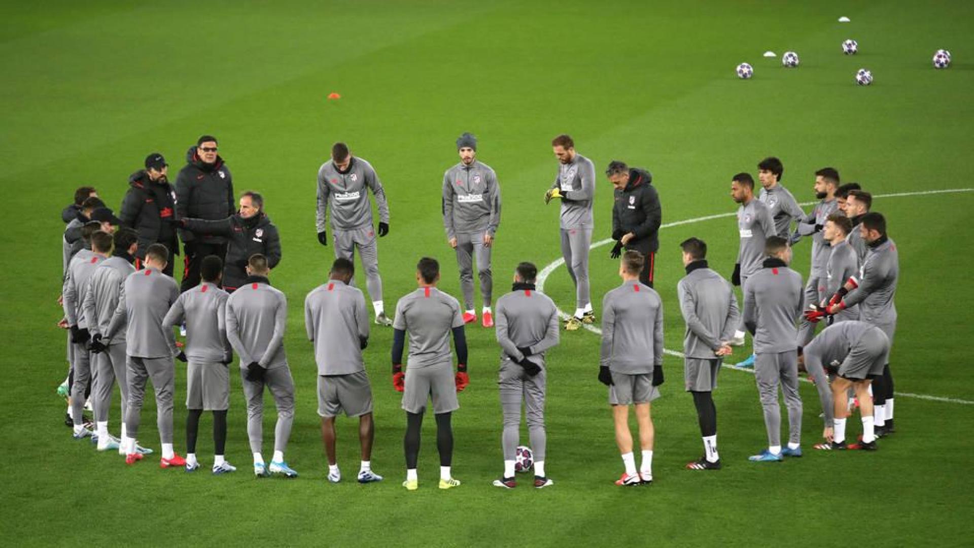 El Atlético defiende su renta en el peor escenario posible