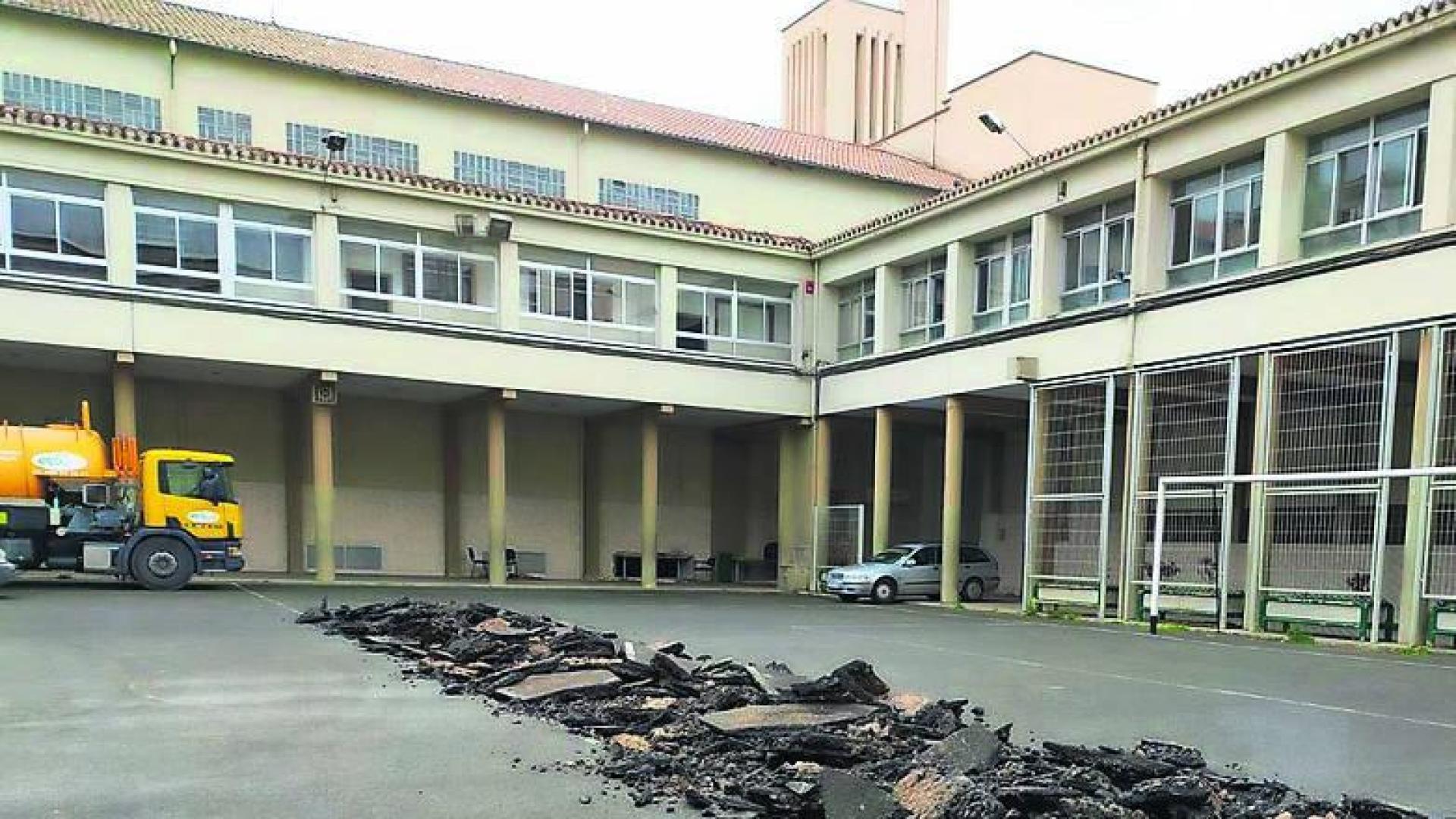 Una de las catas realizadas en el antiguo colegio.