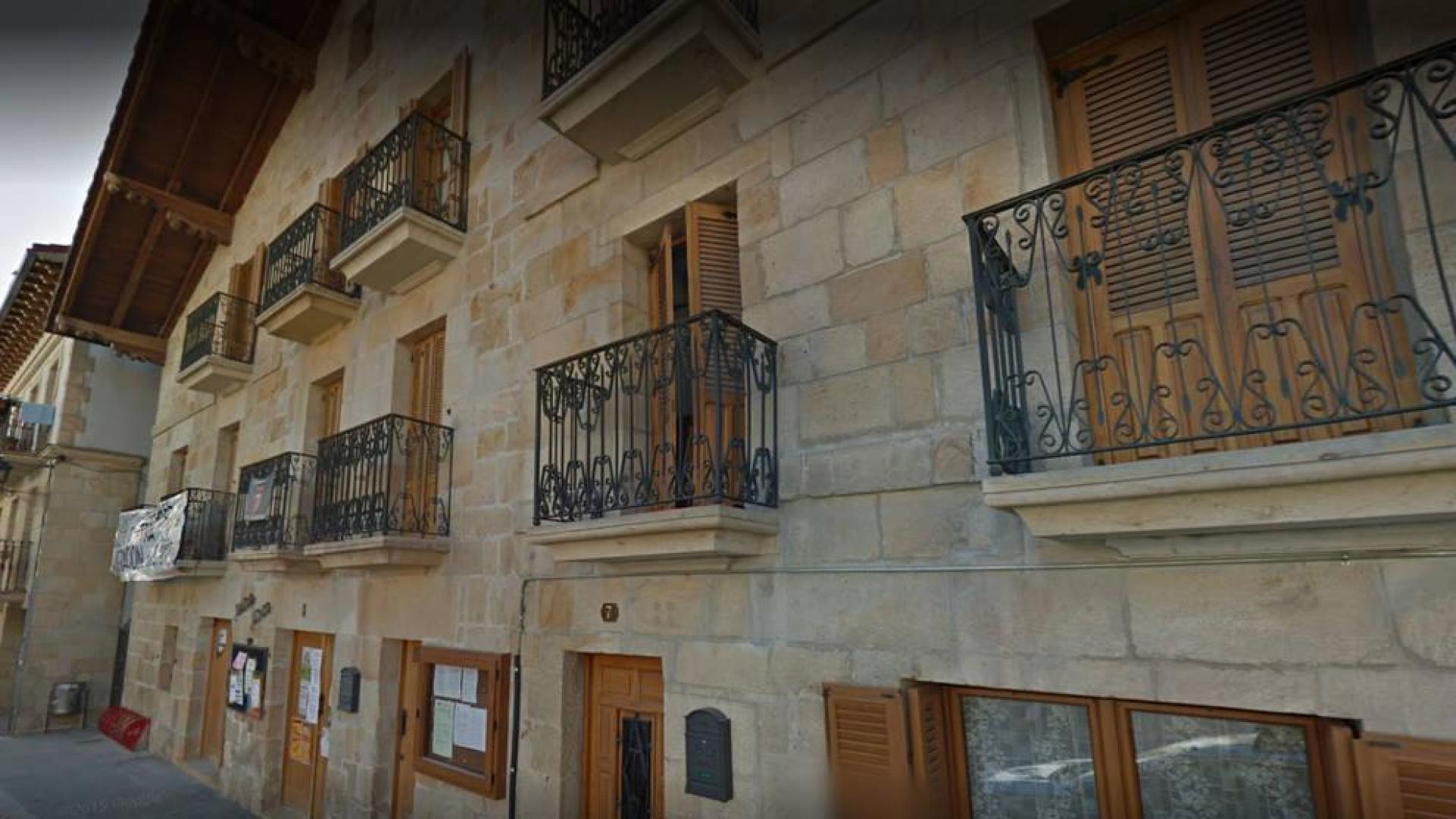 Exterior de la biblioteca de Olazagutía
