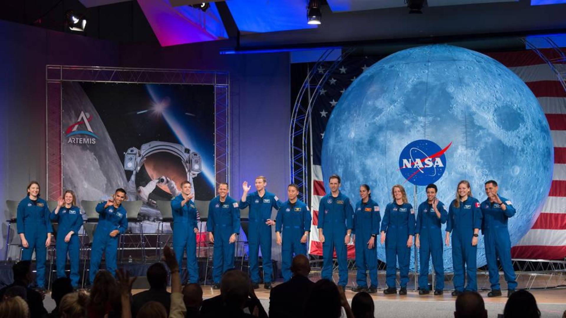 La nueva promoción de astronautas de la NASA, la primera en graduarse desde que la agencia anunció su programa Artemis