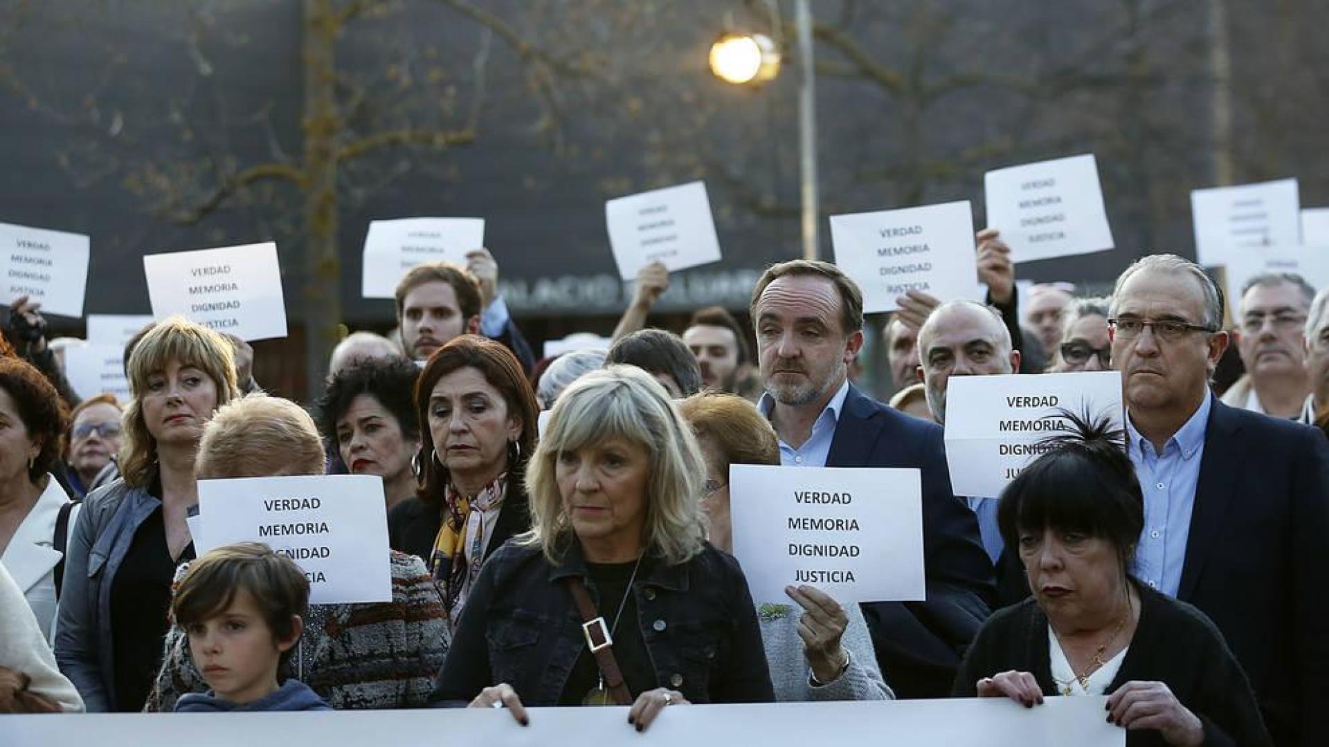 Las víctimas del terrorismo se concentran en Pamplona contra el silencio