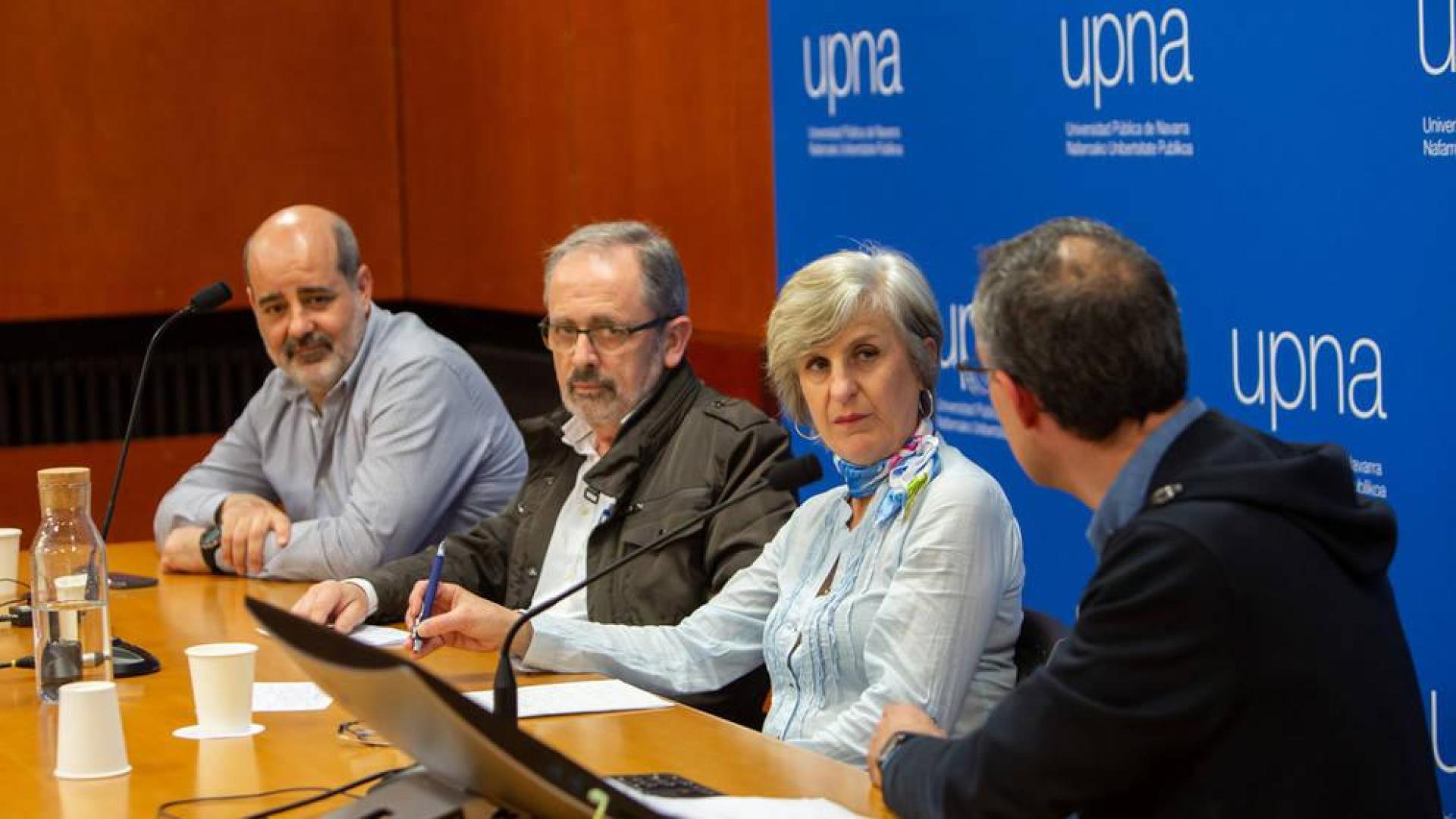 Imagen de la mesa redonda en la que intervinieron directores de los institutos donde se imparten estas modalidades de bachillerato.