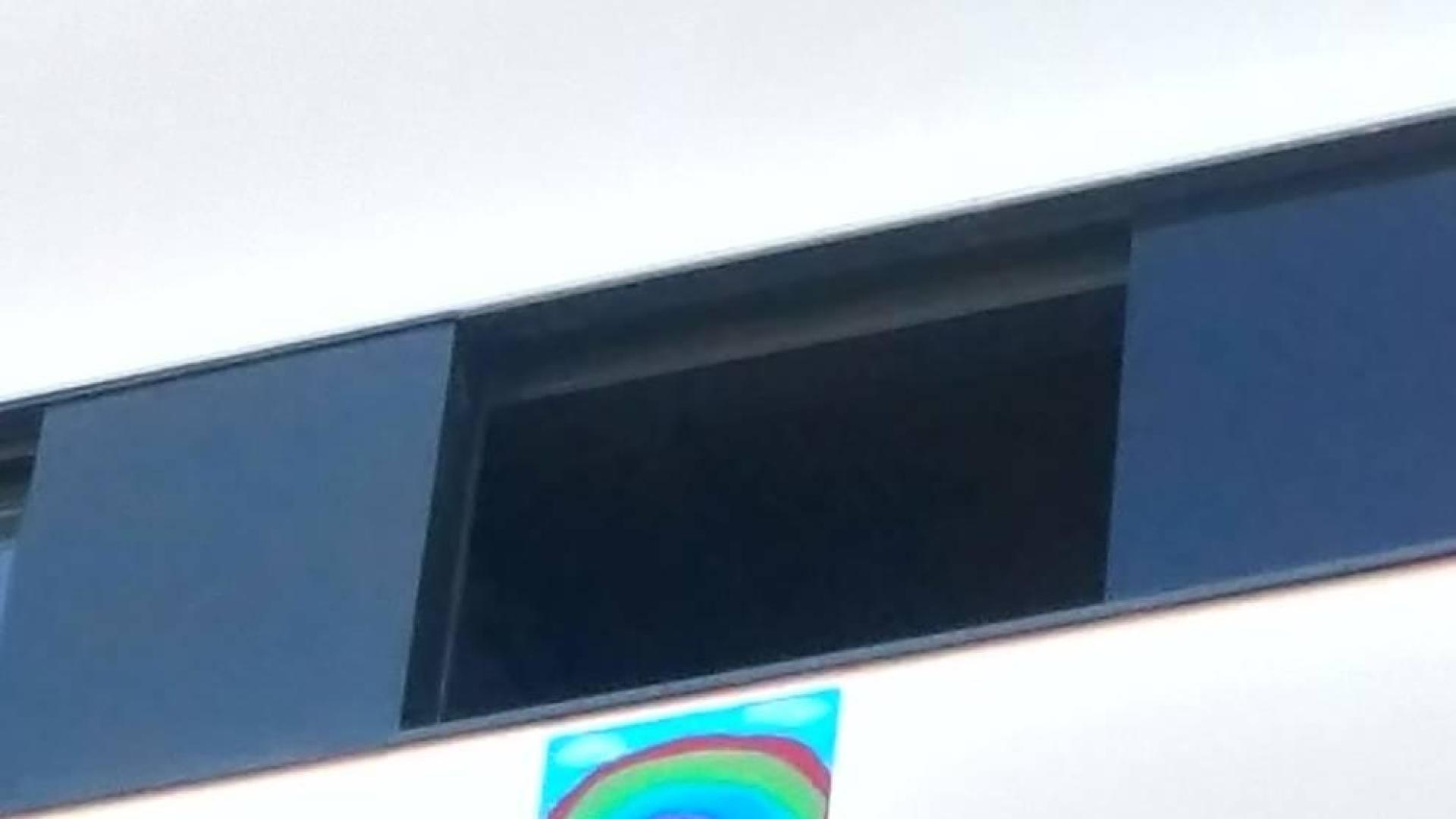 Dibujos de arcoíris en los balcones para combatir el confinamiento
