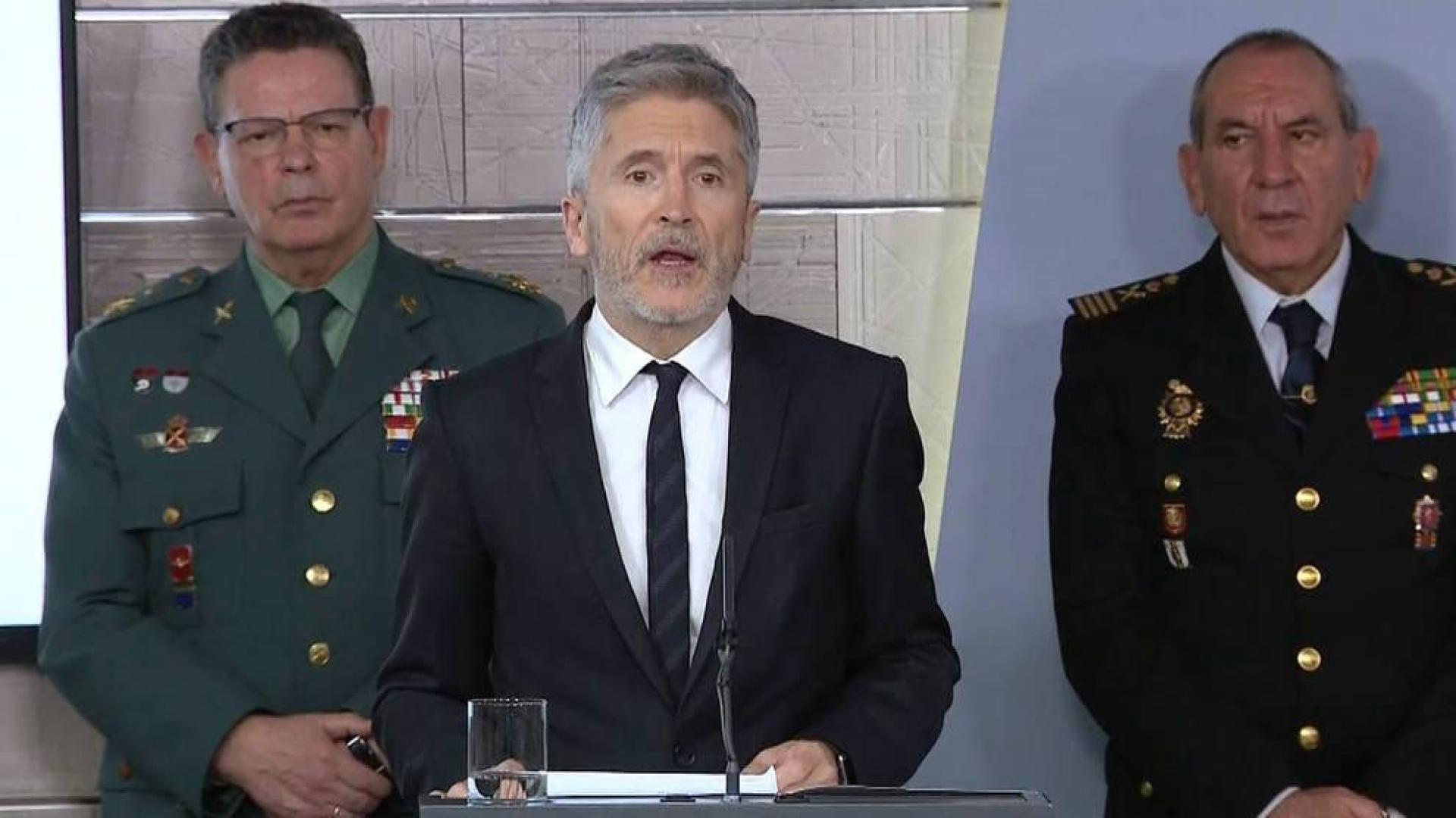 El ministro del Interior, Fernando Grande-Marlaska, en el centro.