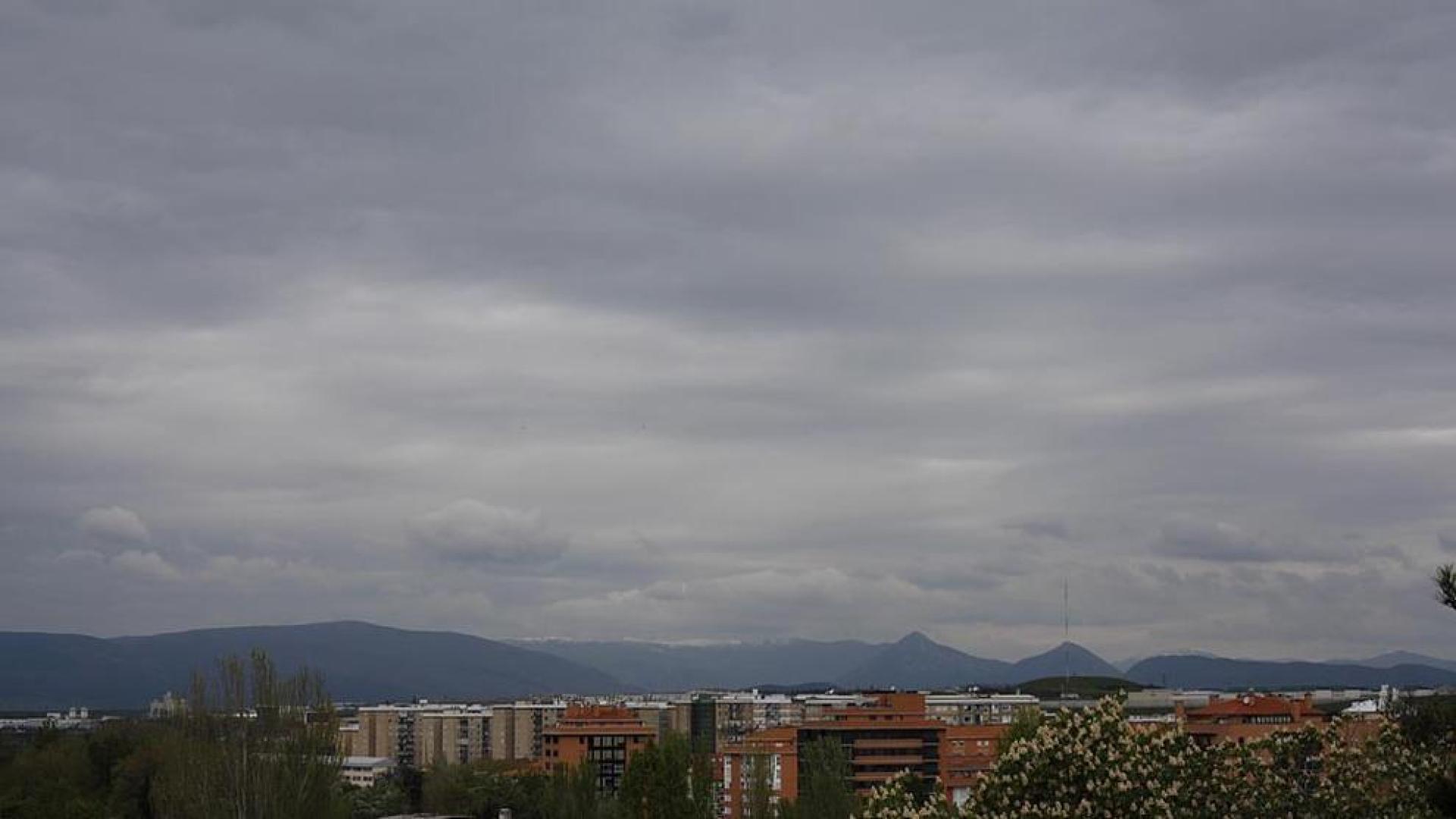 M&aacute;ximas rondando los 15 grados, nubes y lluvias d&eacute;biles este martes