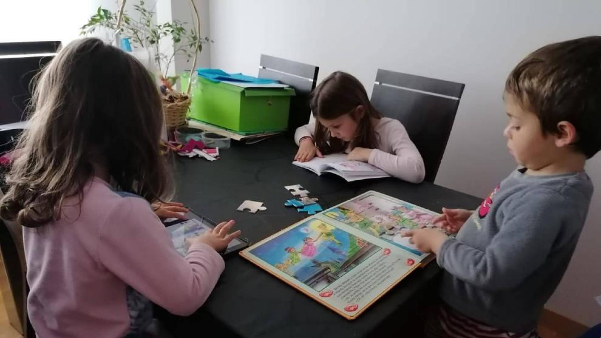 Un improvisado colegio en cada casa