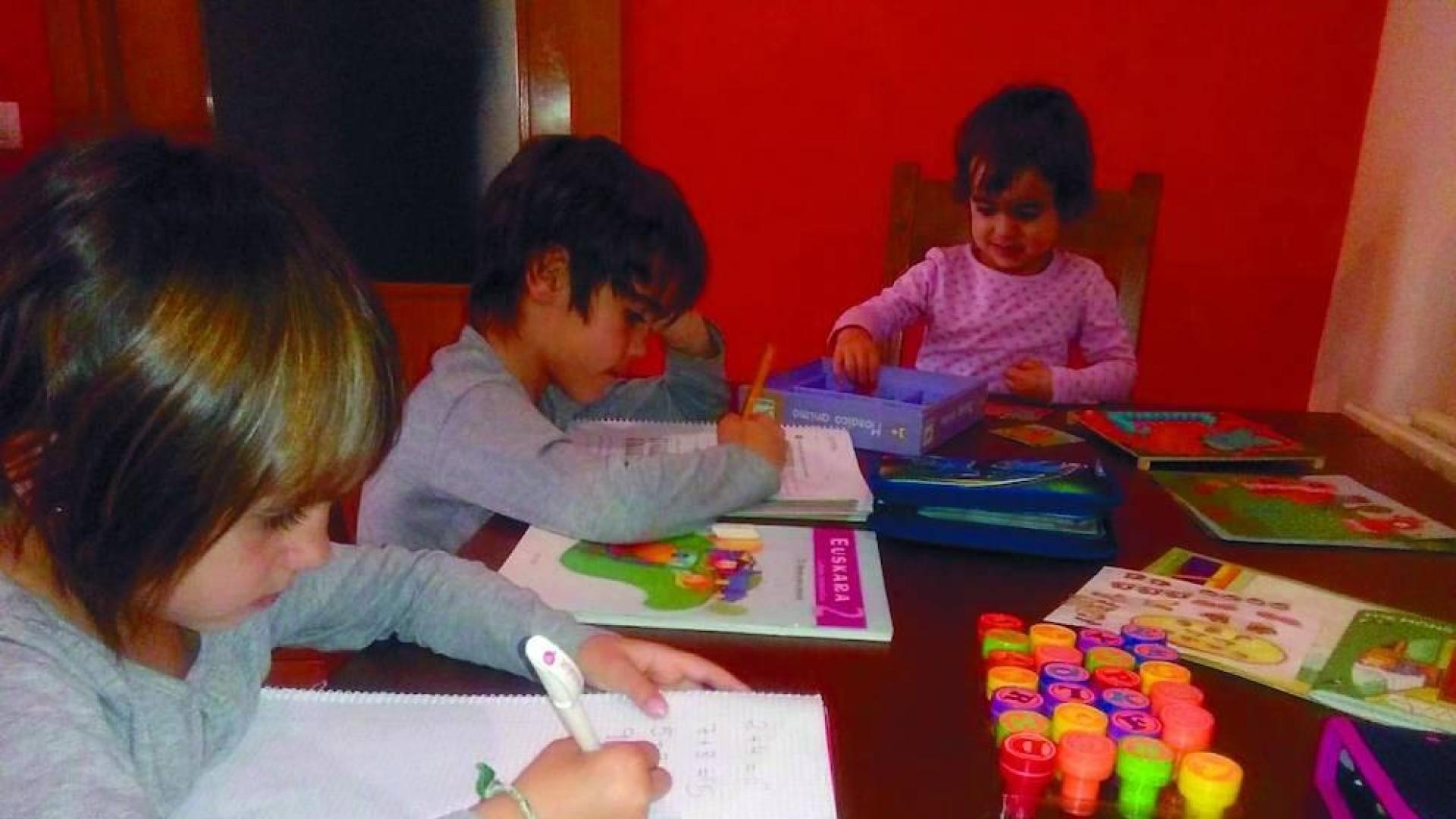 Imágenes enviadas por los lectores donde muestran cómo pasan el aislamiento en casa por el coronavirus.