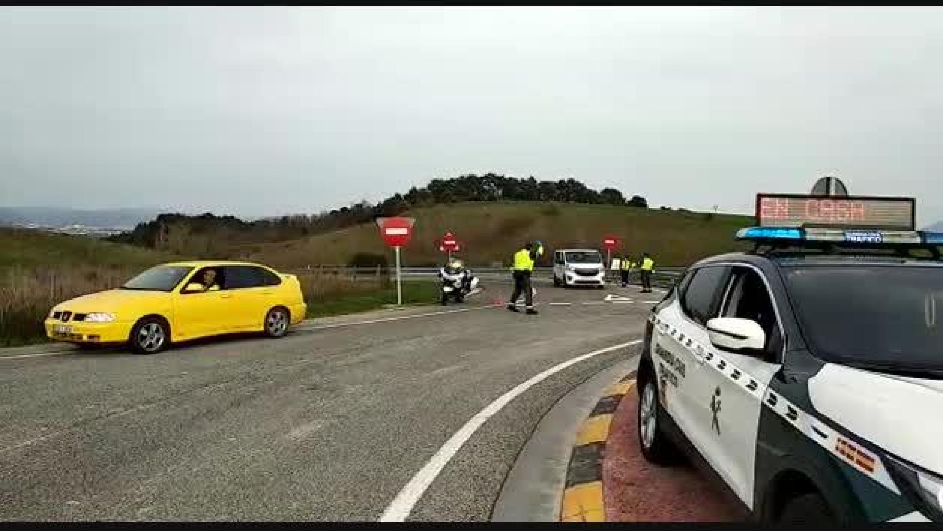 Vídeo: La Guardia Civil controla ocupantes de vehículos y motivo del viaje