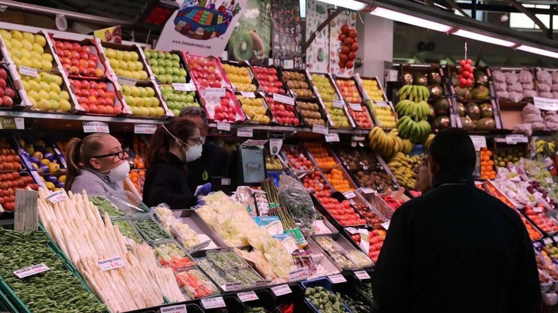 Los mercados de Pamplona de protegen ante el coronavirus