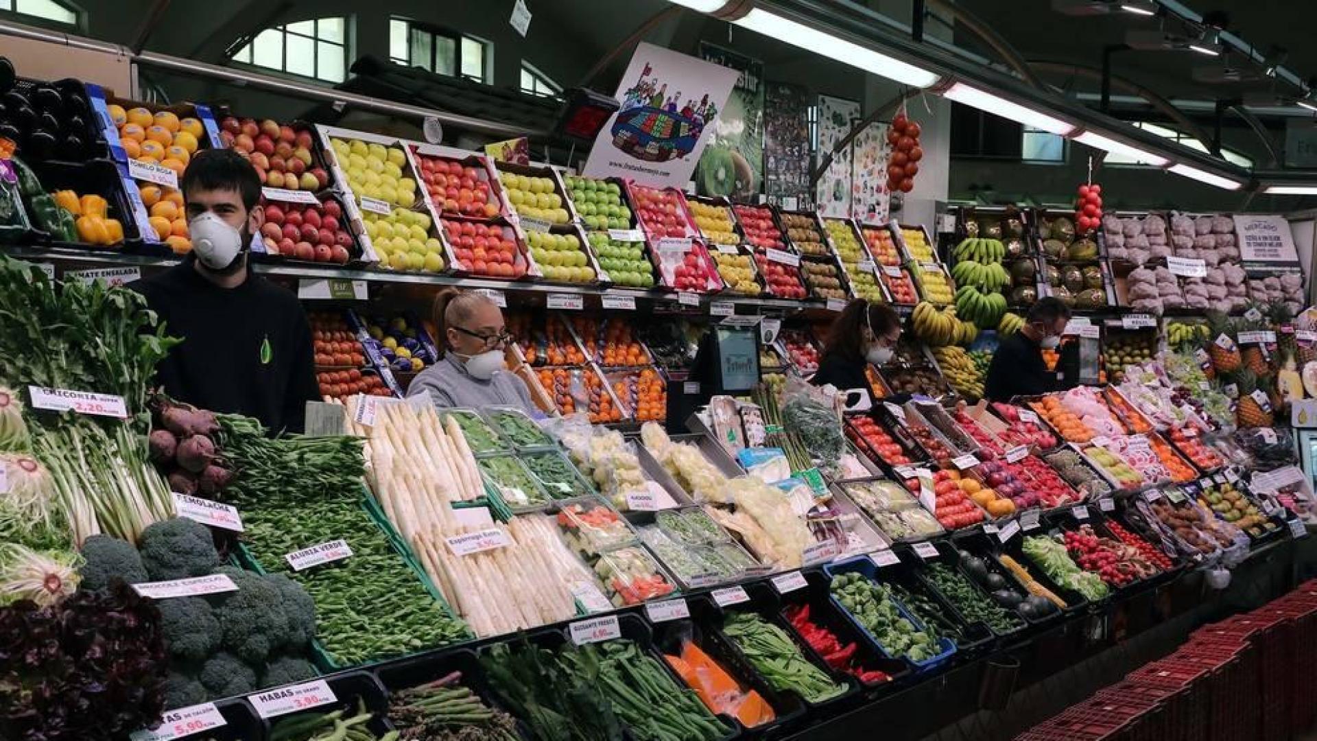 Los mercados de Pamplona de protegen ante el coronavirus