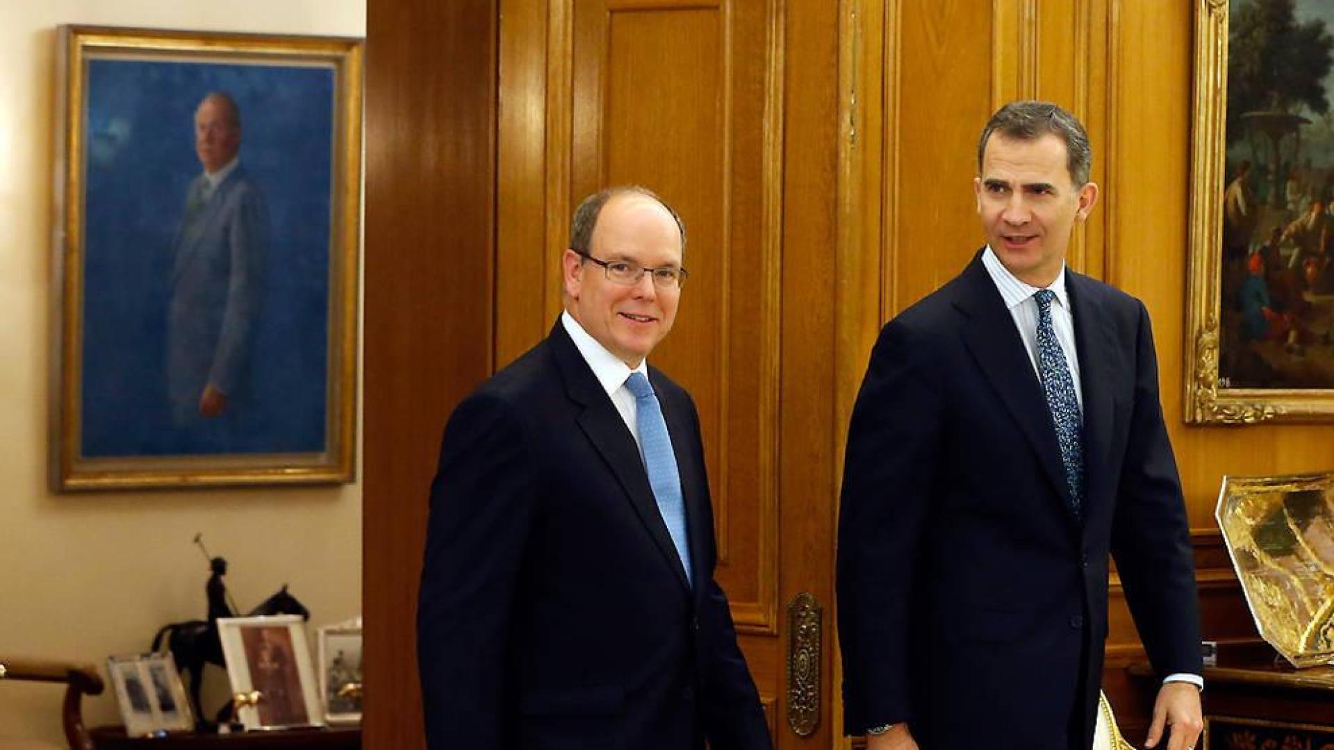 Felipe VI recibe a Alberto II, que visita Madrid para presentar su fundación