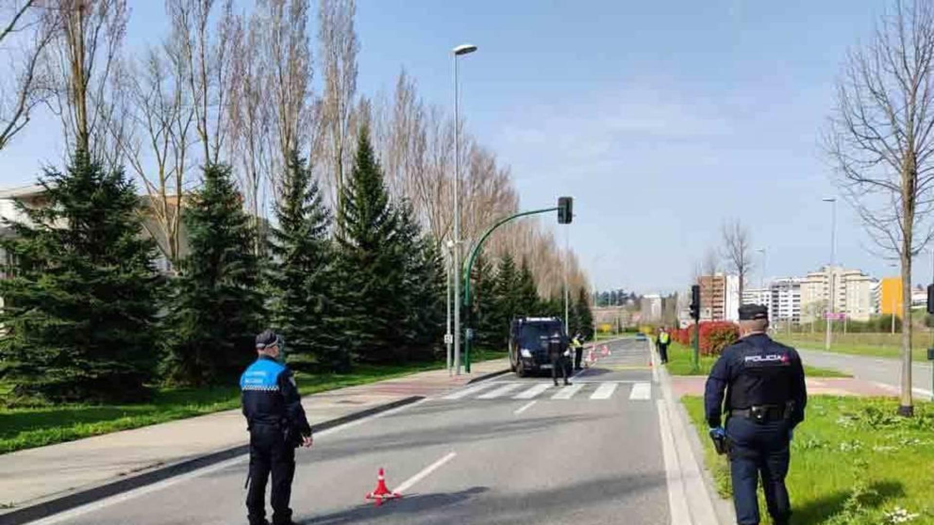 Controles conjuntos de Policía Municipal y Policía Nacional para vigilar desplazamientos